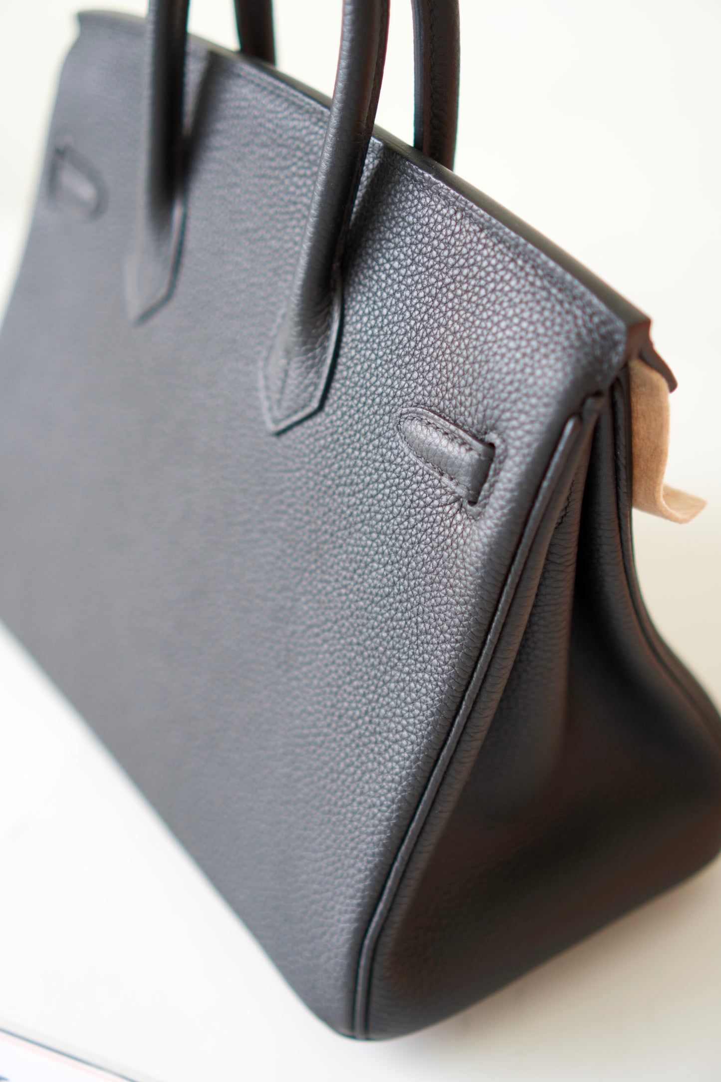 BK 25 – Noir Togo Leather with Gold Hardware