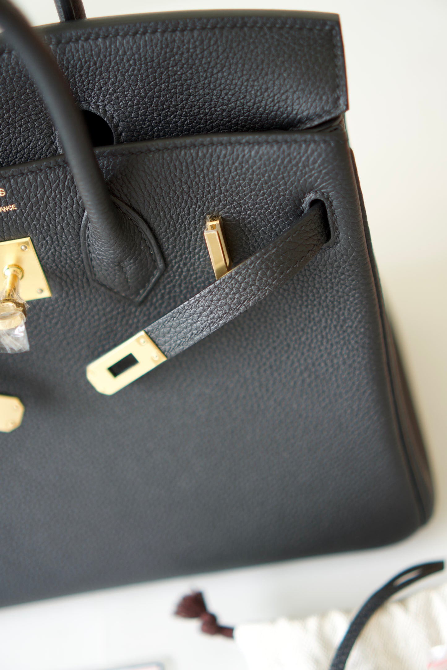 BK 25 – Noir Togo Leather with Gold Hardware