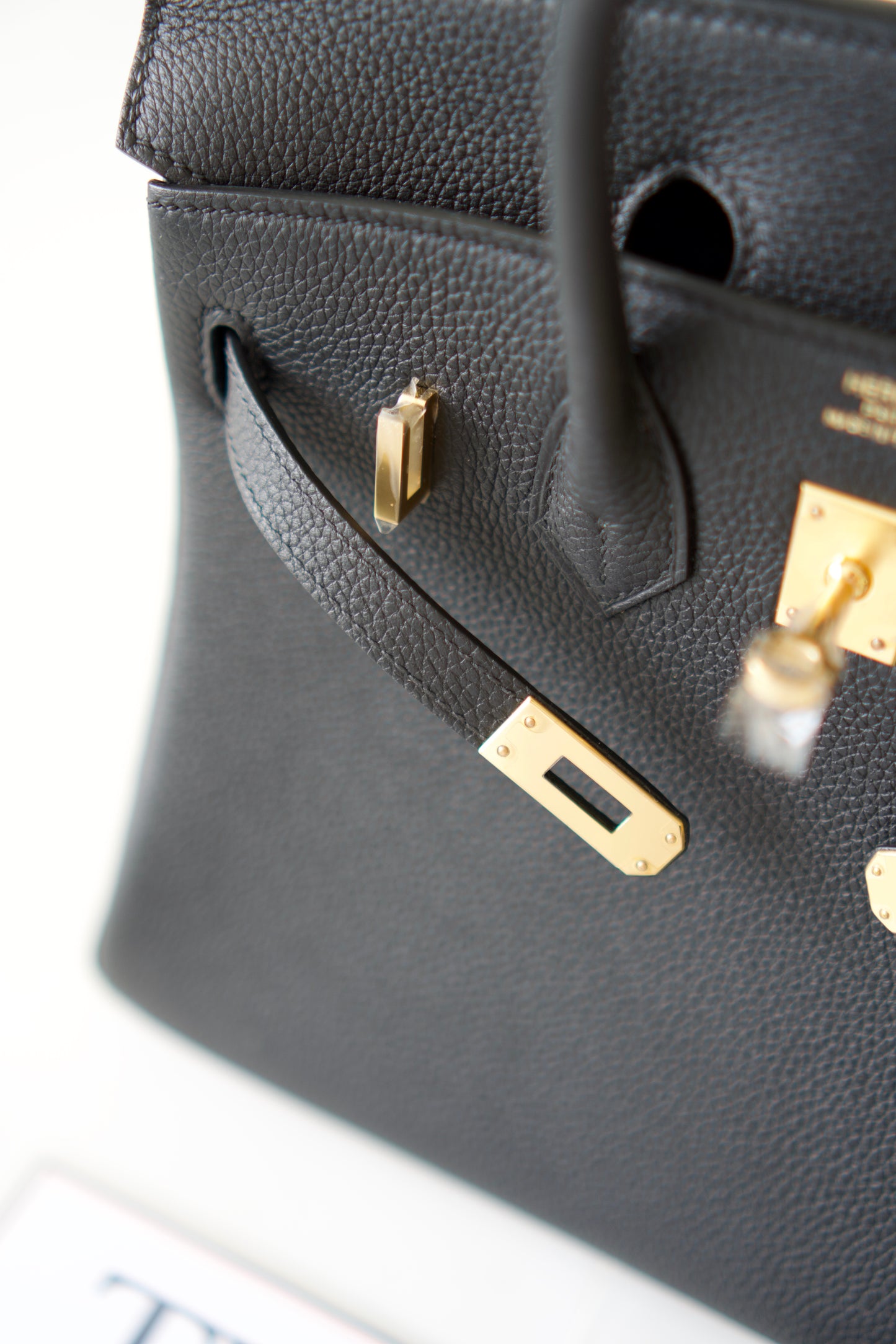 BK 25 – Noir Togo Leather with Gold Hardware