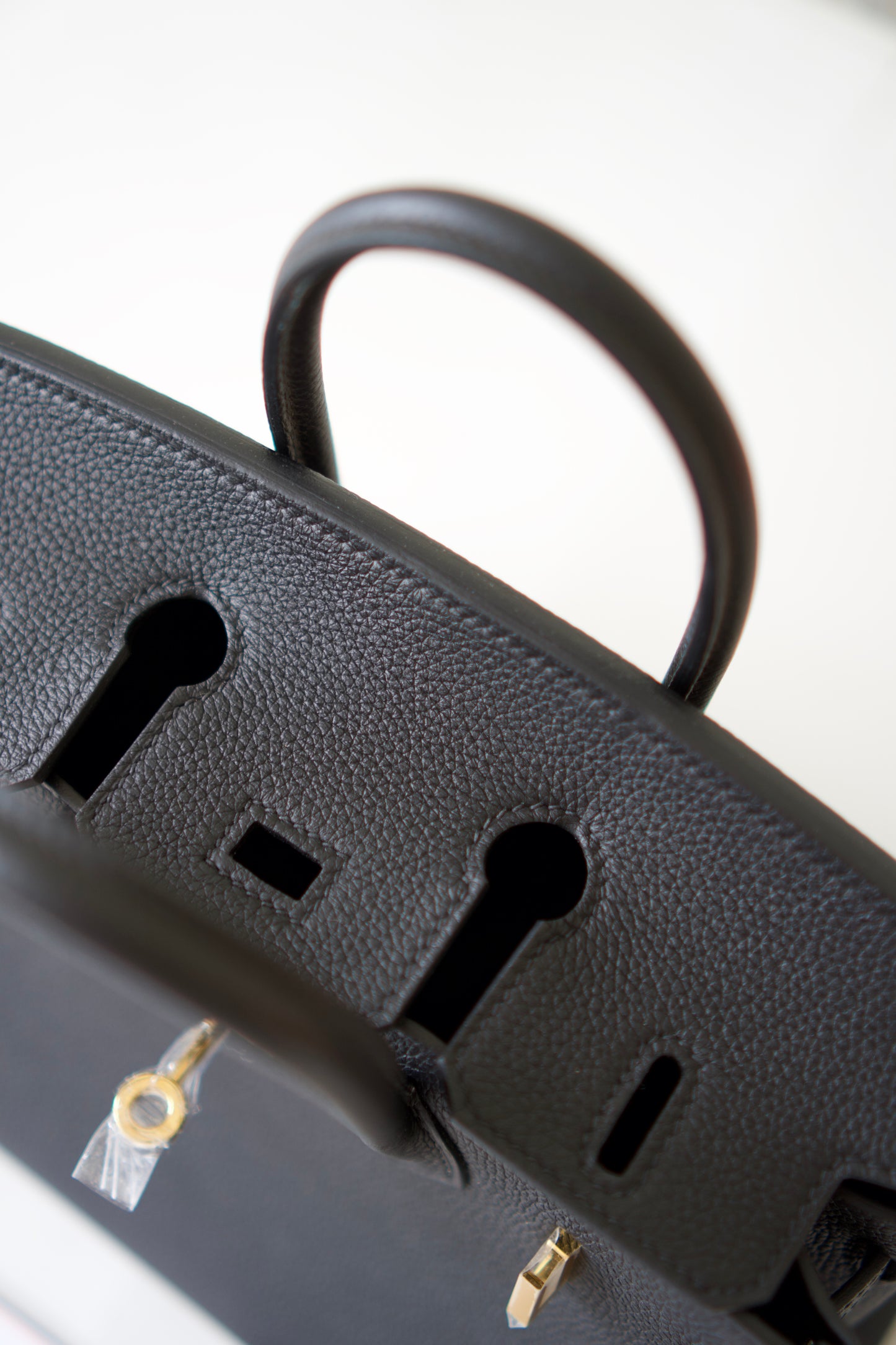 BK 25 – Noir Togo Leather with Gold Hardware