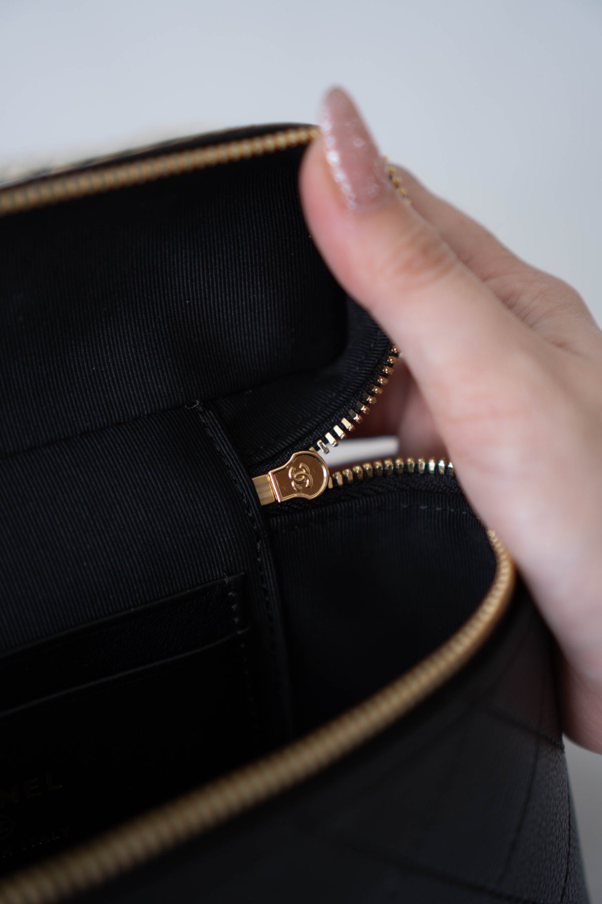 CC Vanity Case with Top Handle Small – Black Caviar Leather with Gold Hardware