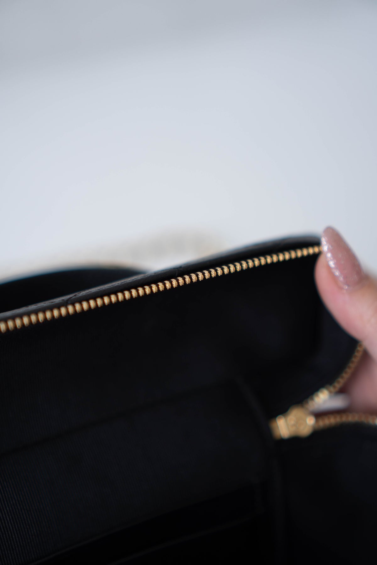 CC Vanity Case with Top Handle Small – Black Caviar Leather with Gold Hardware