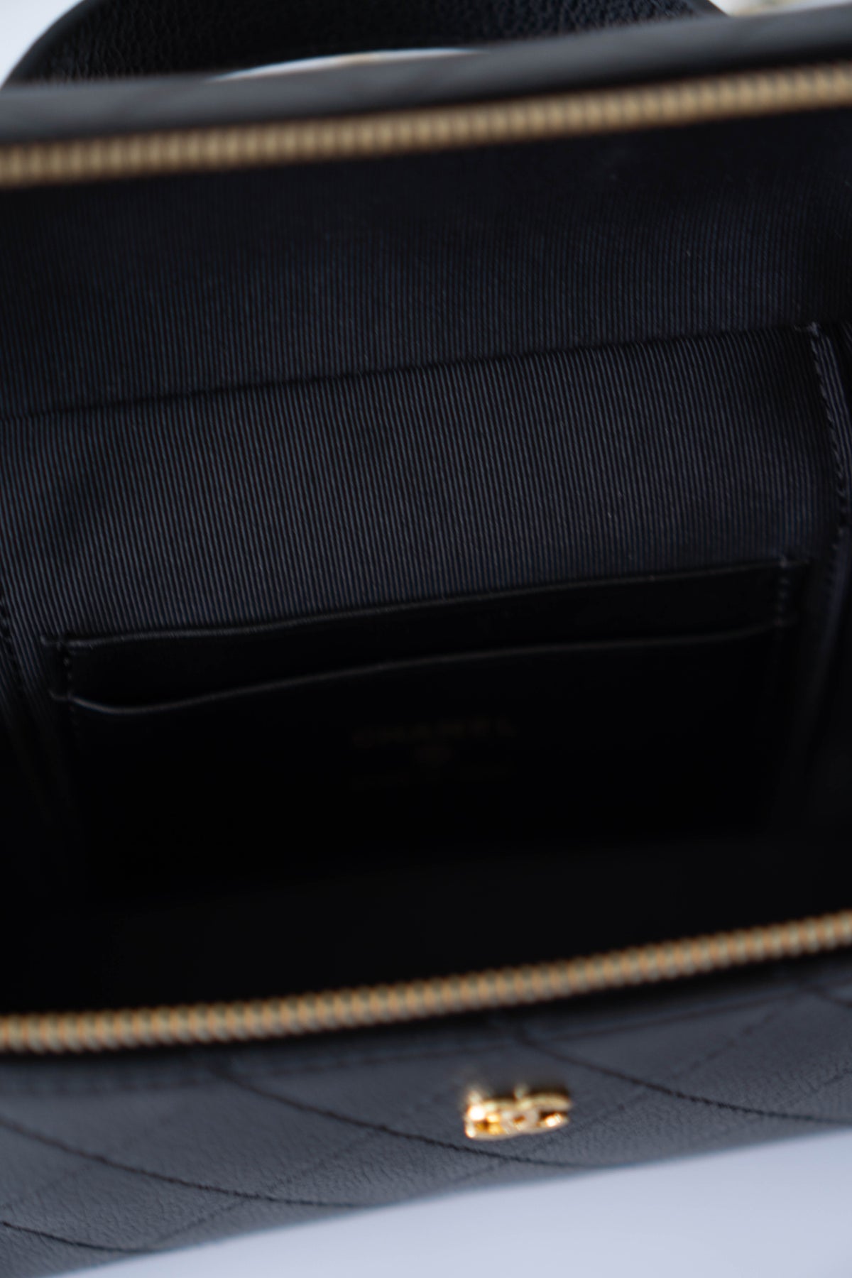 CC Vanity Case with Top Handle Small – Black Caviar Leather with Gold Hardware