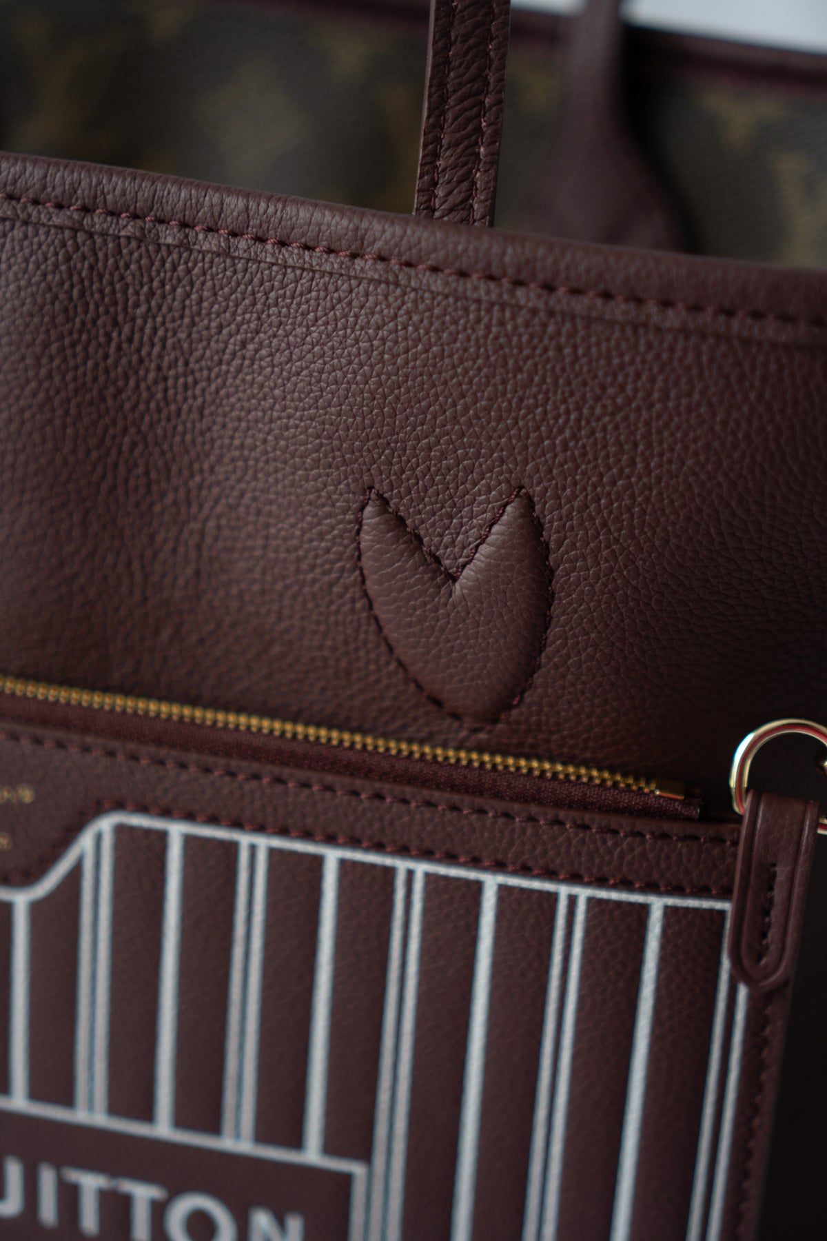 Reversible Tote MM – Burgundy Grained Leather
