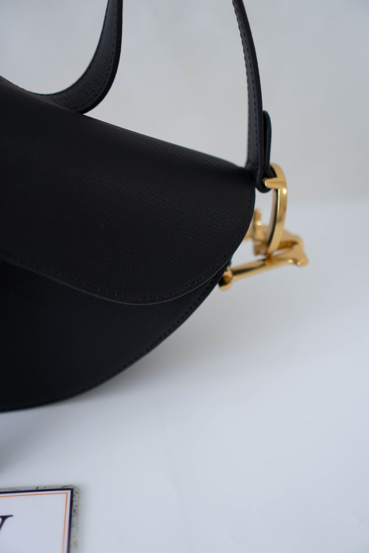 Saddle Medium Bag Single Flap – Black Grained Calfskin in Gold Hardware