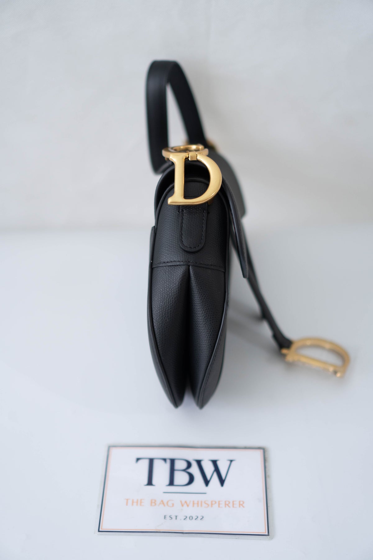 Saddle Medium Bag Single Flap – Black Grained Calfskin in Gold Hardware