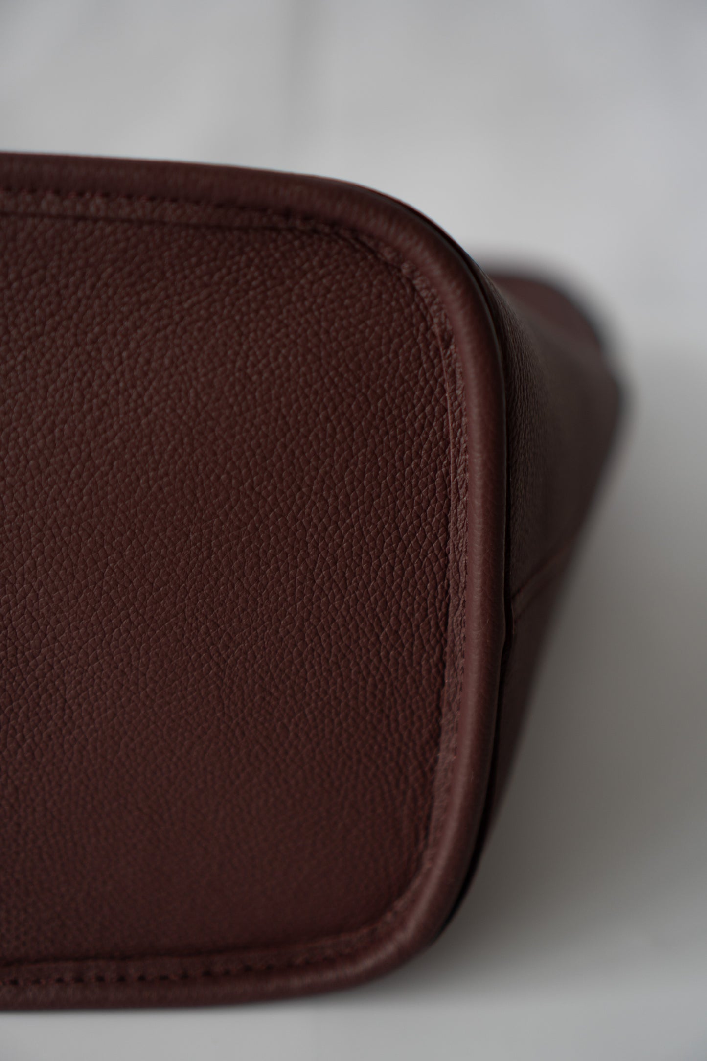 Reversible Tote MM – Burgundy Grained Leather