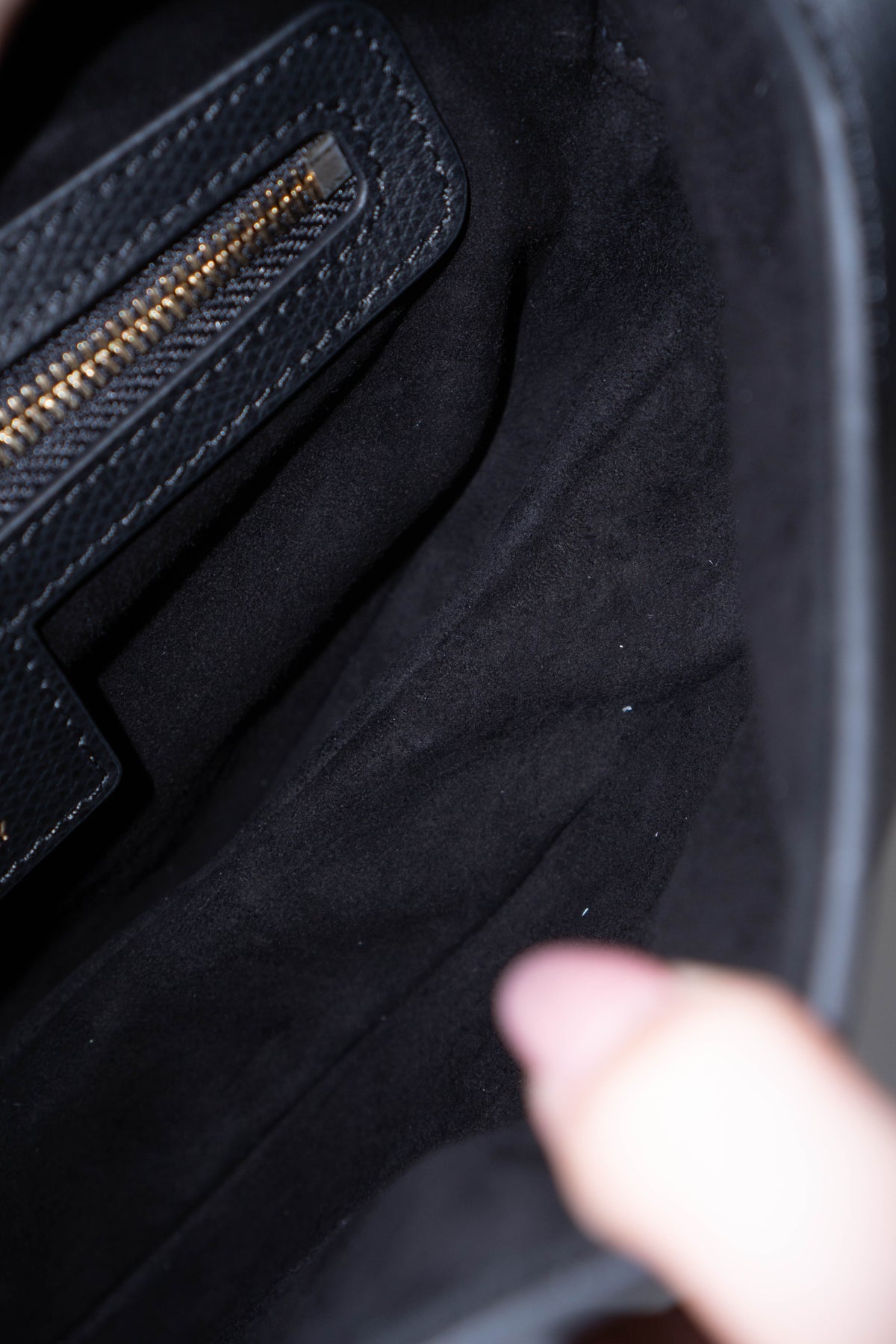 Saddle Medium Bag Single Flap – Black Grained Calfskin in Gold Hardware