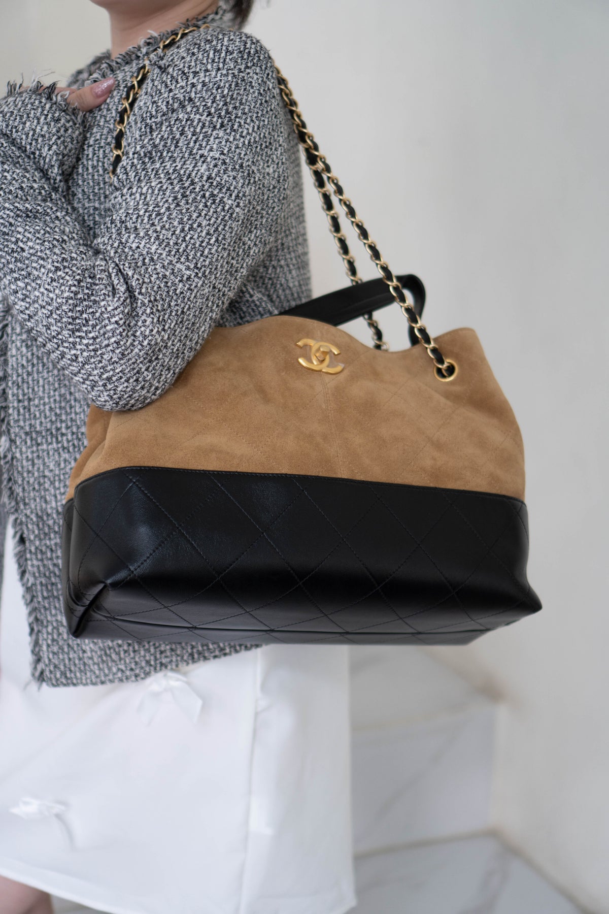 CC Large Hobo Bag – Tan Suede &amp; Black Calfskin