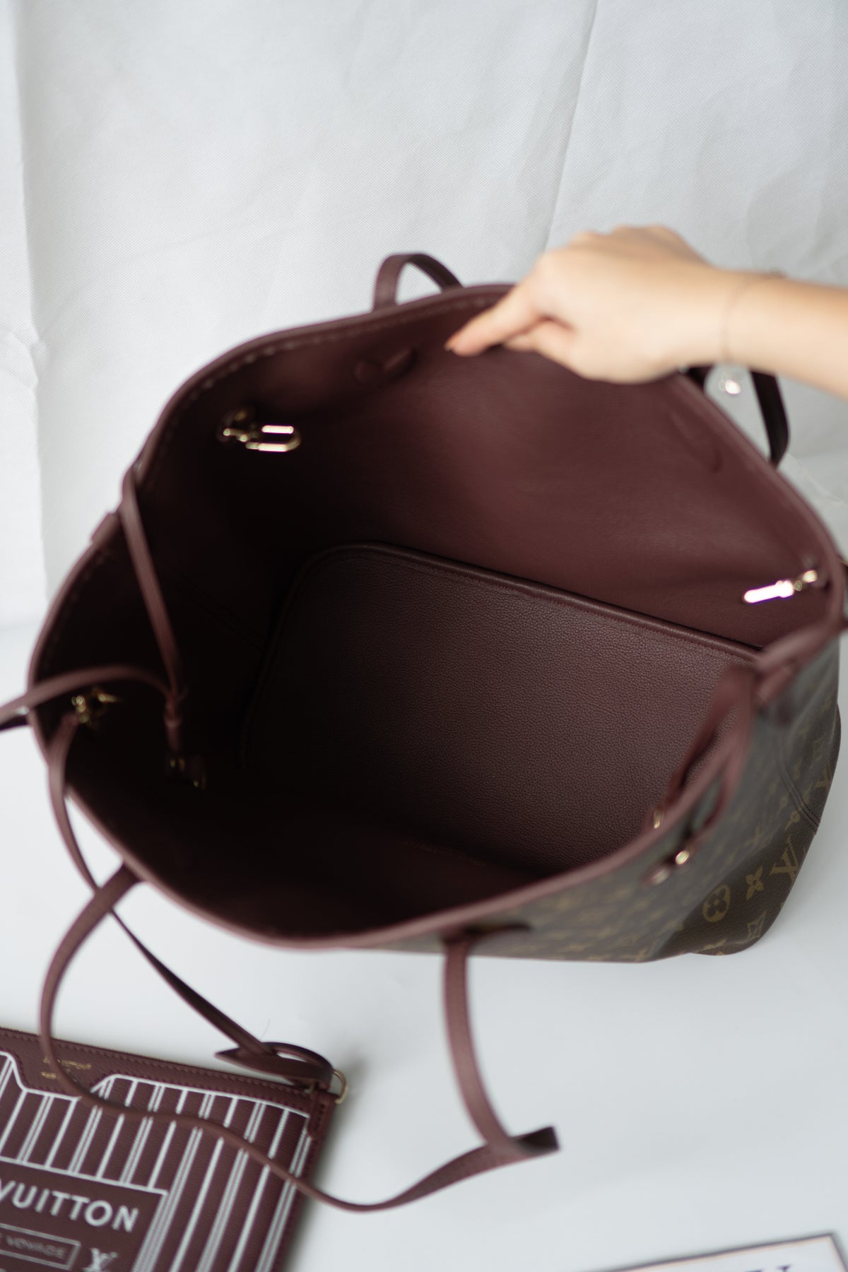 Reversible Tote MM – Burgundy Grained Leather
