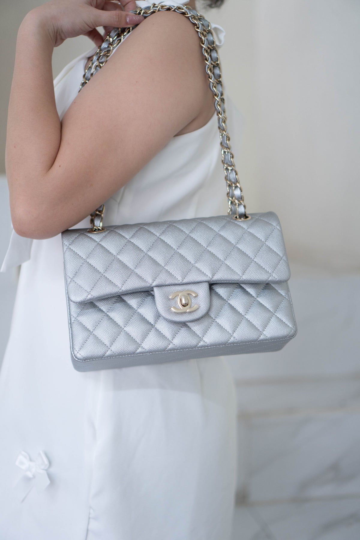 CC Classic Medium Double Flap Bag – Metallic Silver Iridescent Caviar in Light Gold Hardware