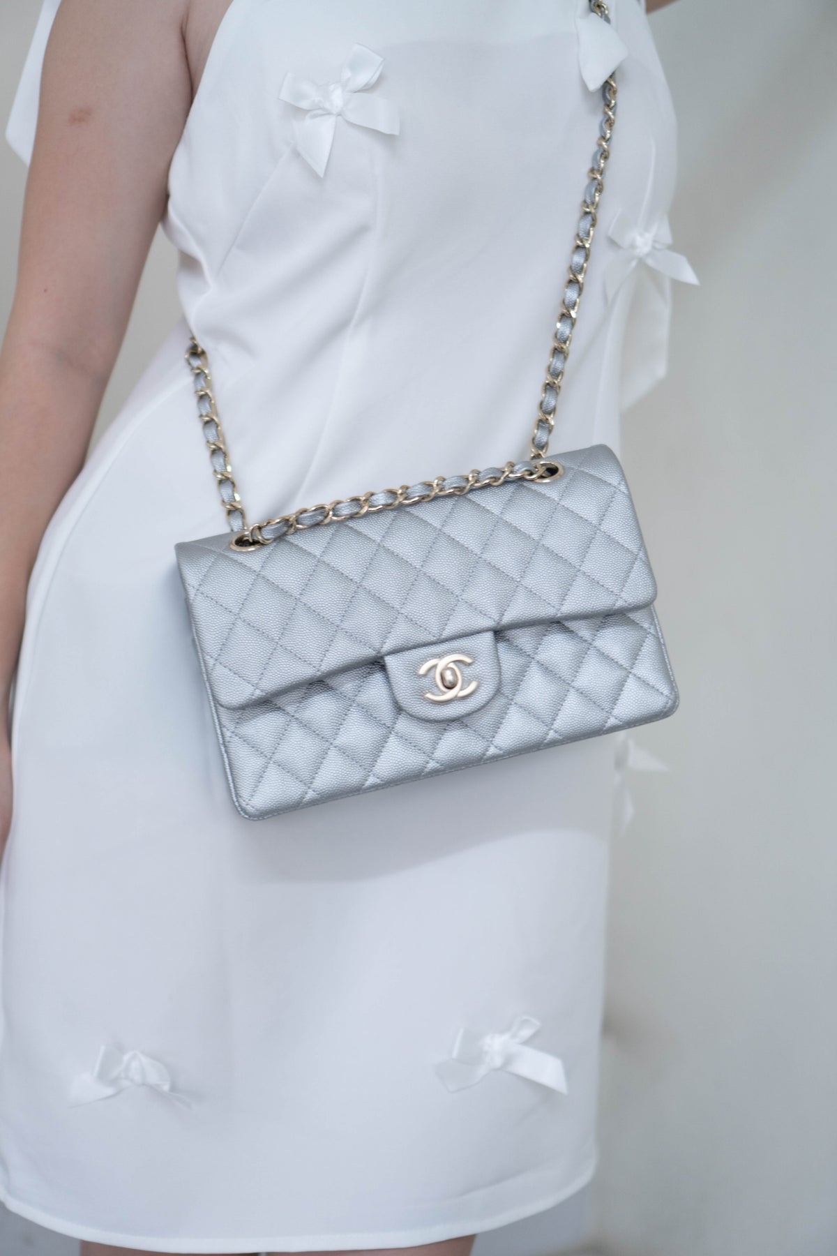 CC Classic Medium Double Flap Bag – Metallic Silver Iridescent Caviar in Light Gold Hardware