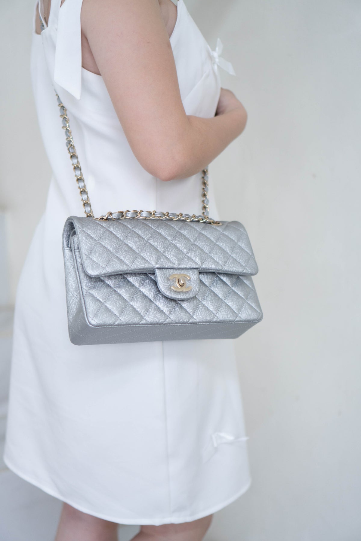 CC Classic Medium Double Flap Bag – Metallic Silver Iridescent Caviar in Light Gold Hardware