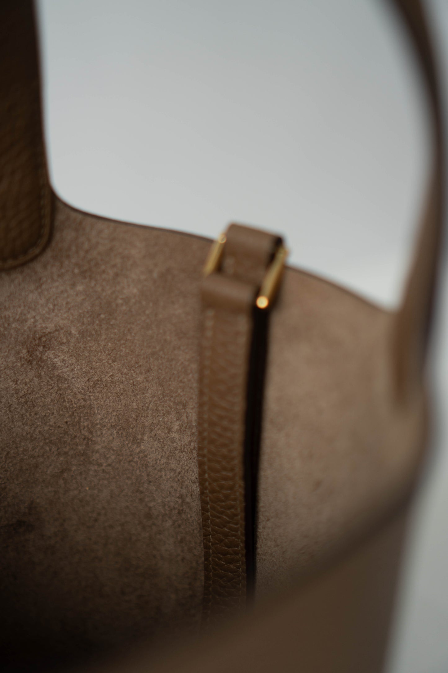 Pico 18 in Alezan with Gold Hardware