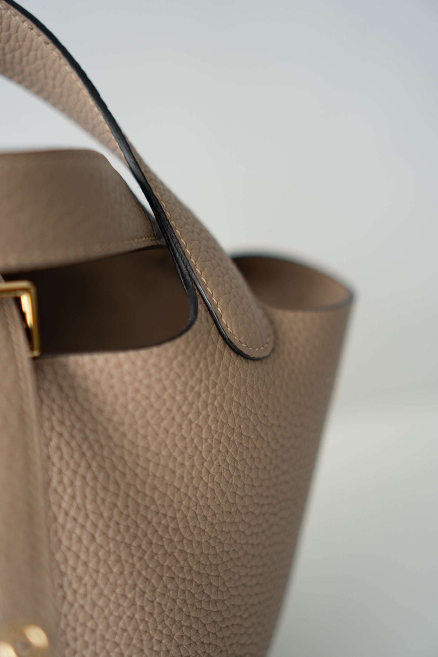 Pico 18 clemence in Gris Tourterelle with Gold Hardware