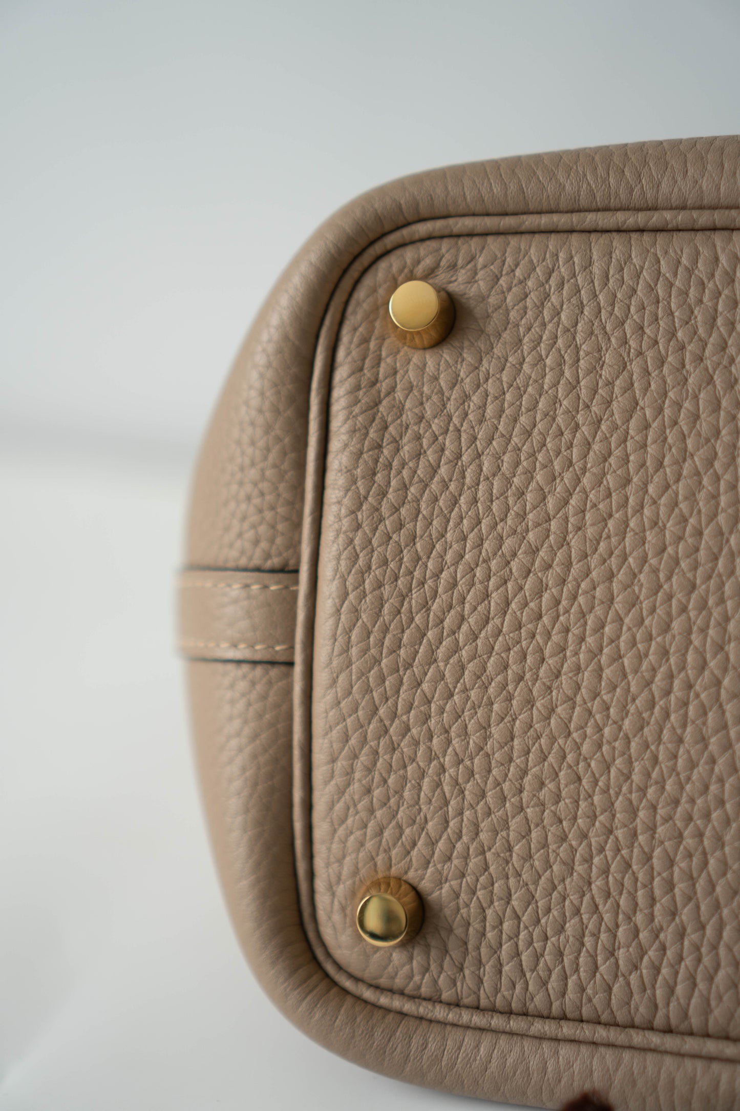 Pico 18 clemence in Gris Tourterelle with Gold Hardware