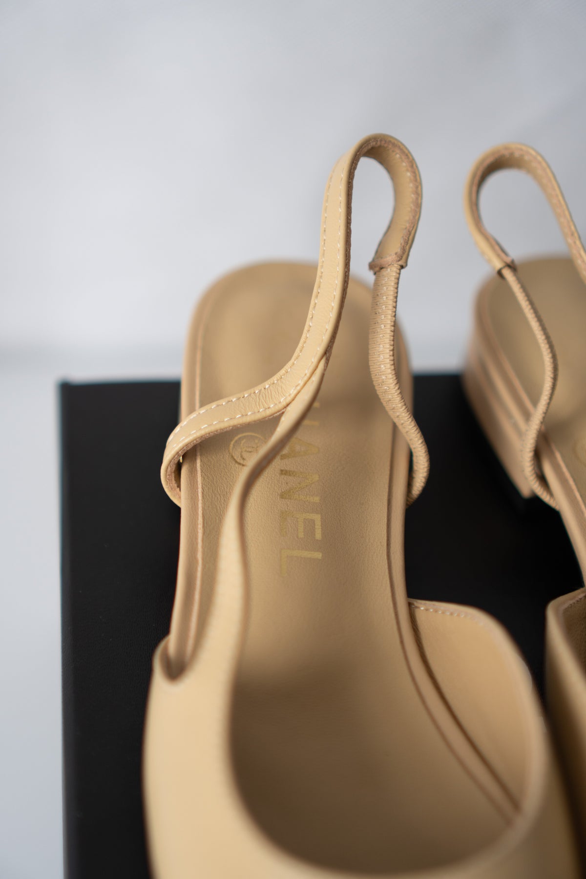 Classic Two-Tone Slingback Flats – Beige Leather with Black Grosgrain Toe