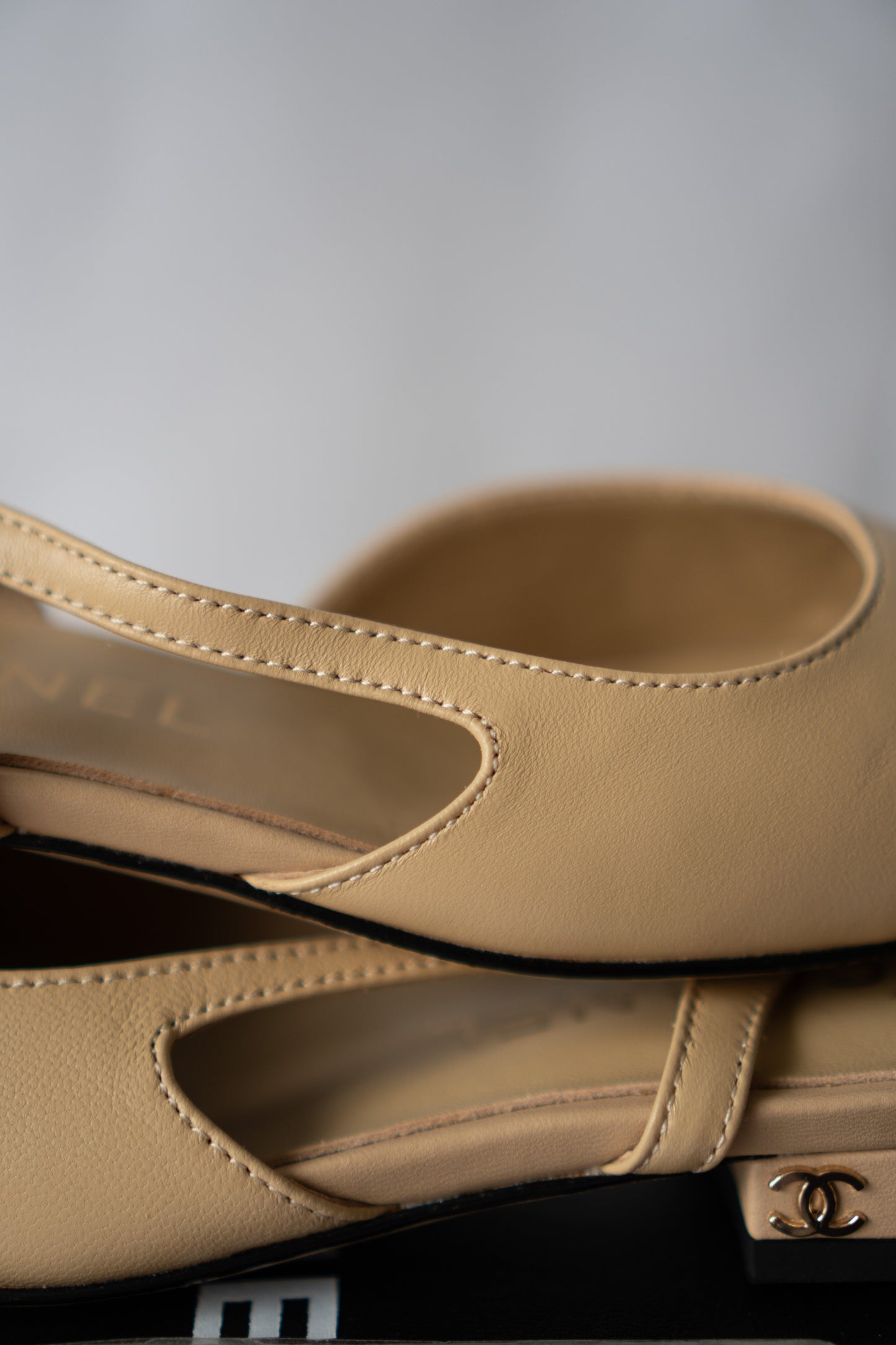 Classic Two-Tone Slingback Flats – Beige Leather with Black Grosgrain Toe