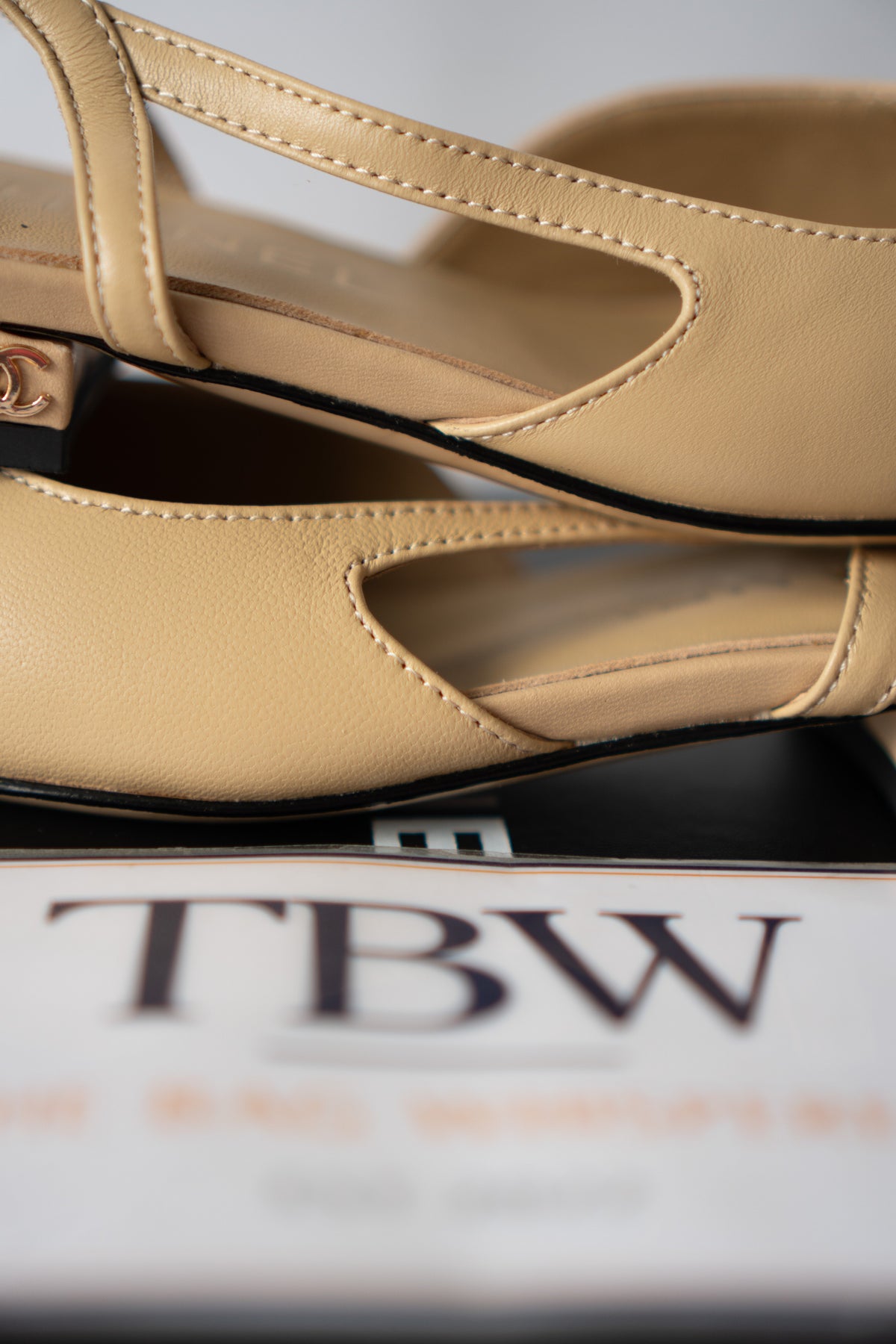 Classic Two-Tone Slingback Flats – Beige Leather with Black Grosgrain Toe