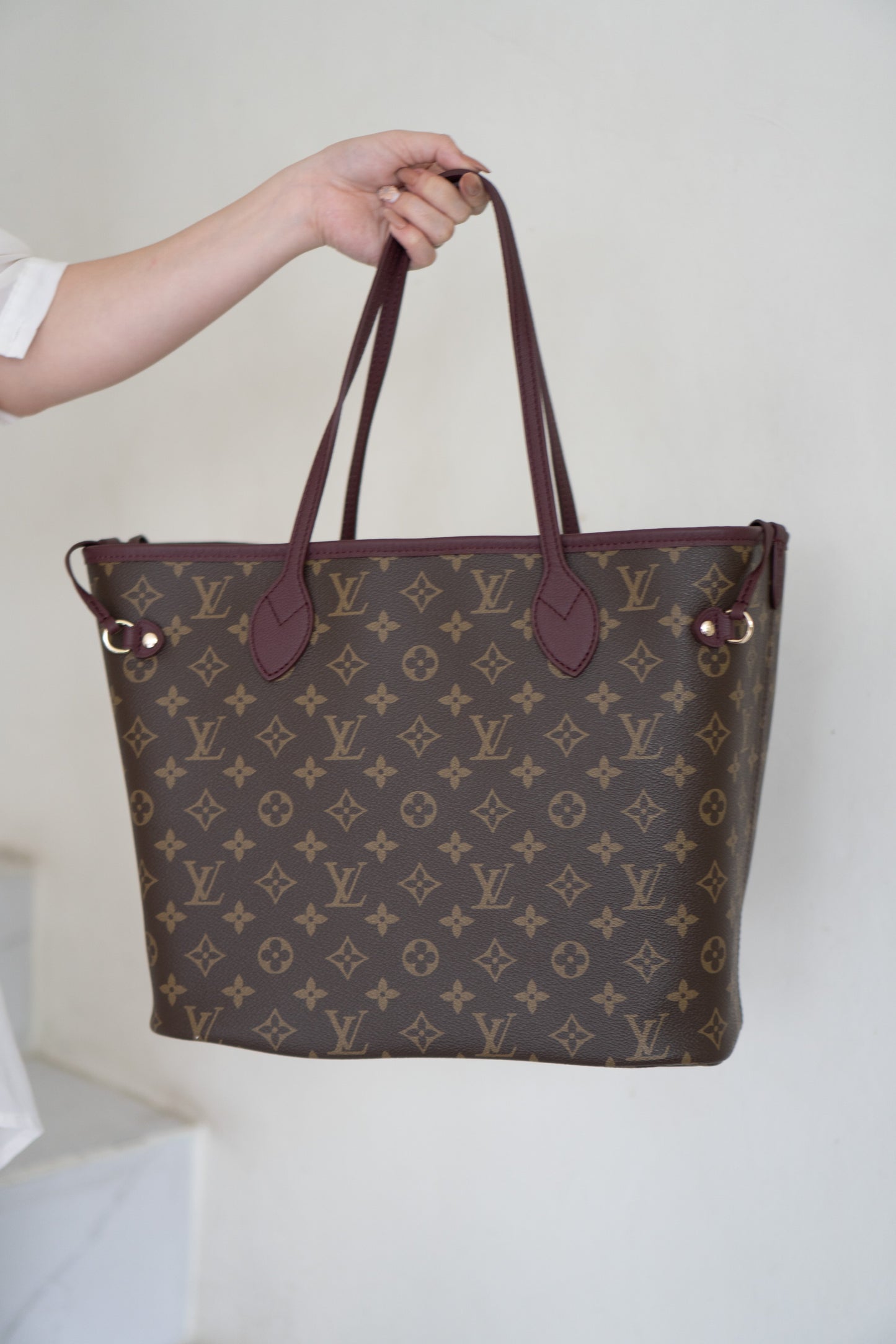 Reversible Tote MM – Burgundy Grained Leather