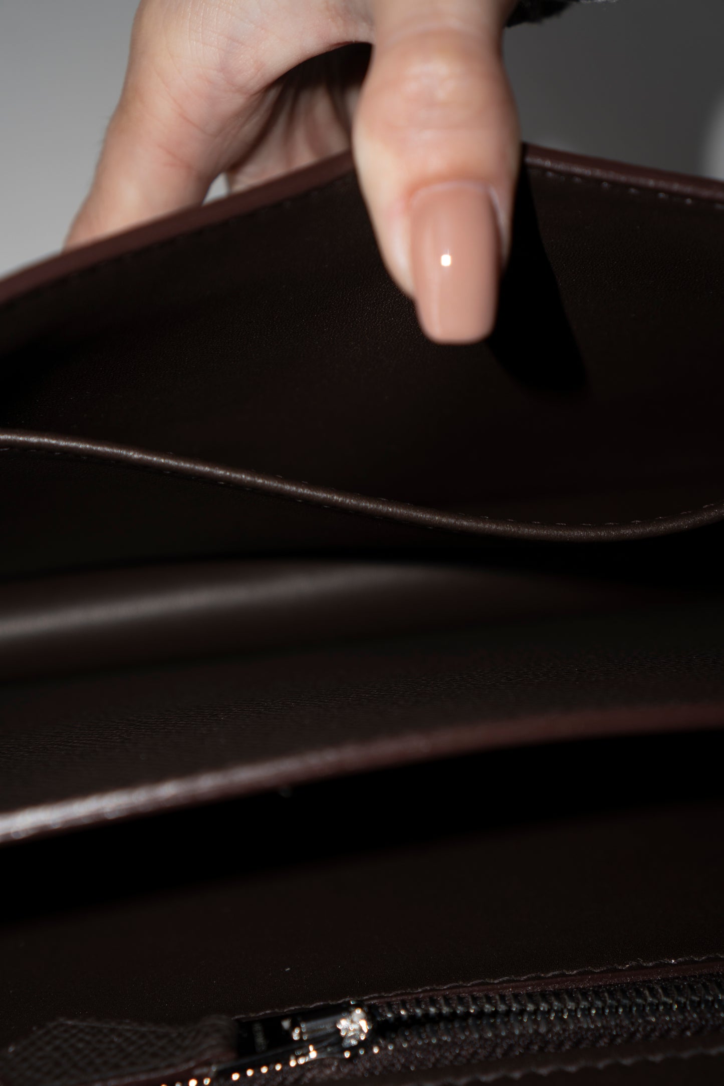 Constanc 23 in Ebene Epsom Leather with Palladium Hardware