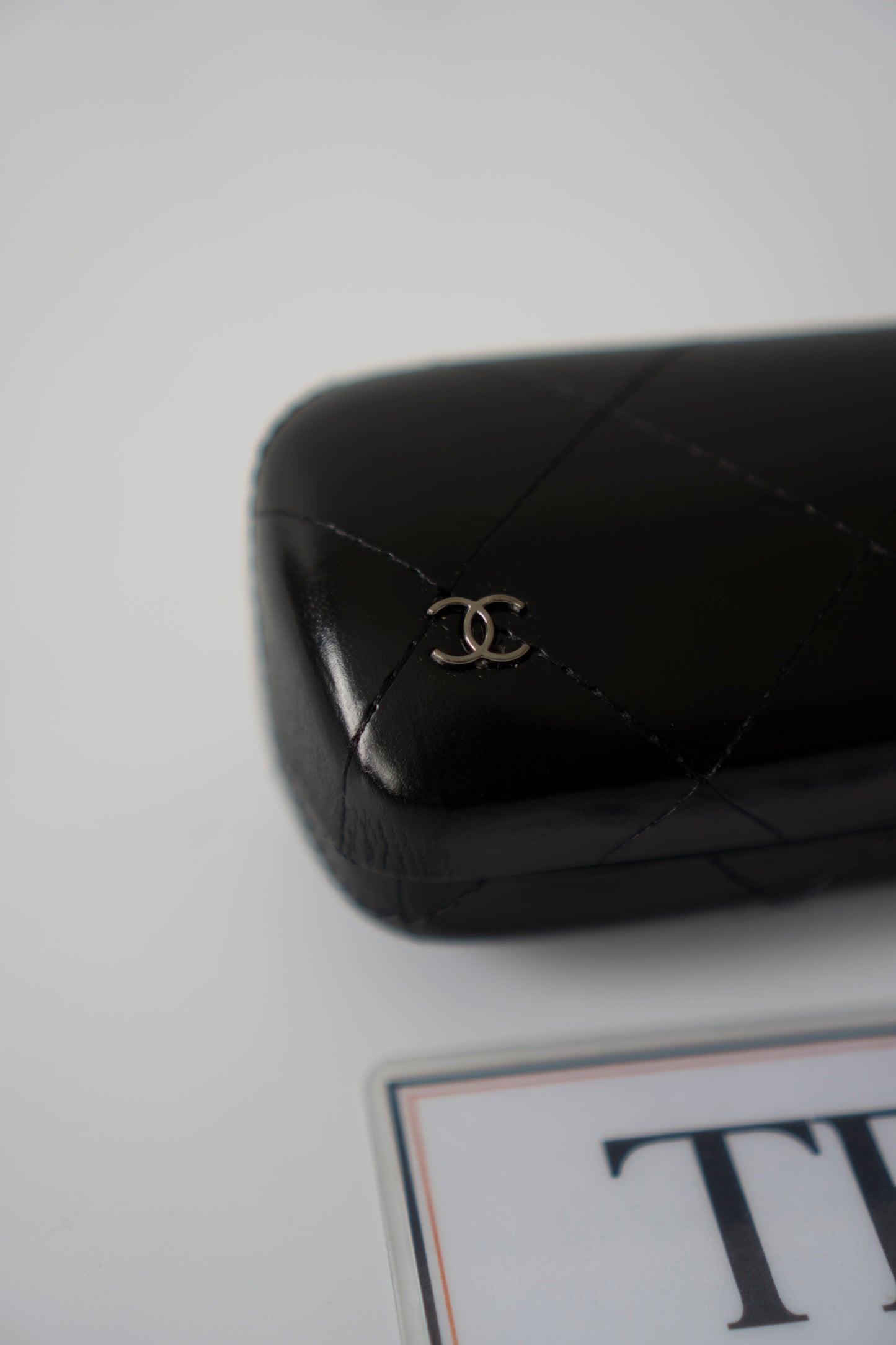 Oval Sunglasses in Shiny Black