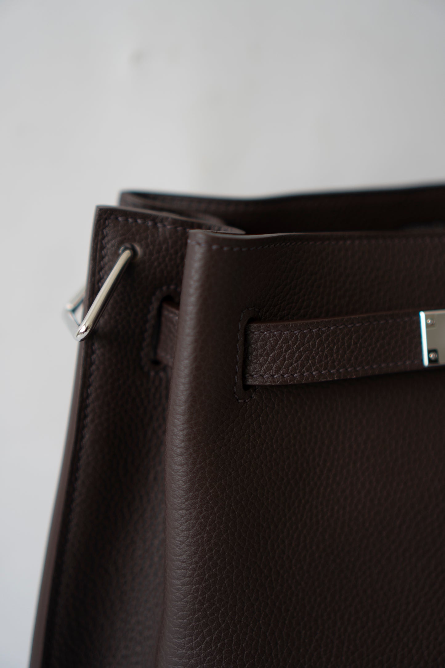 So Kelly 22 in Ebene Clemence Leather with Palladium Hardware
