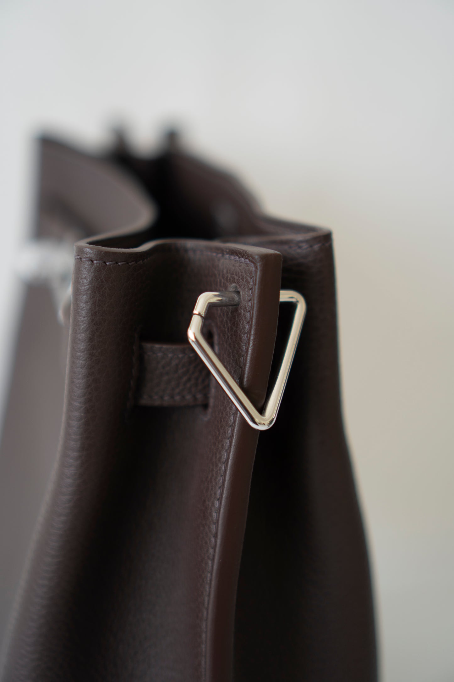 So Kelly 22 in Ebene Clemence Leather with Palladium Hardware