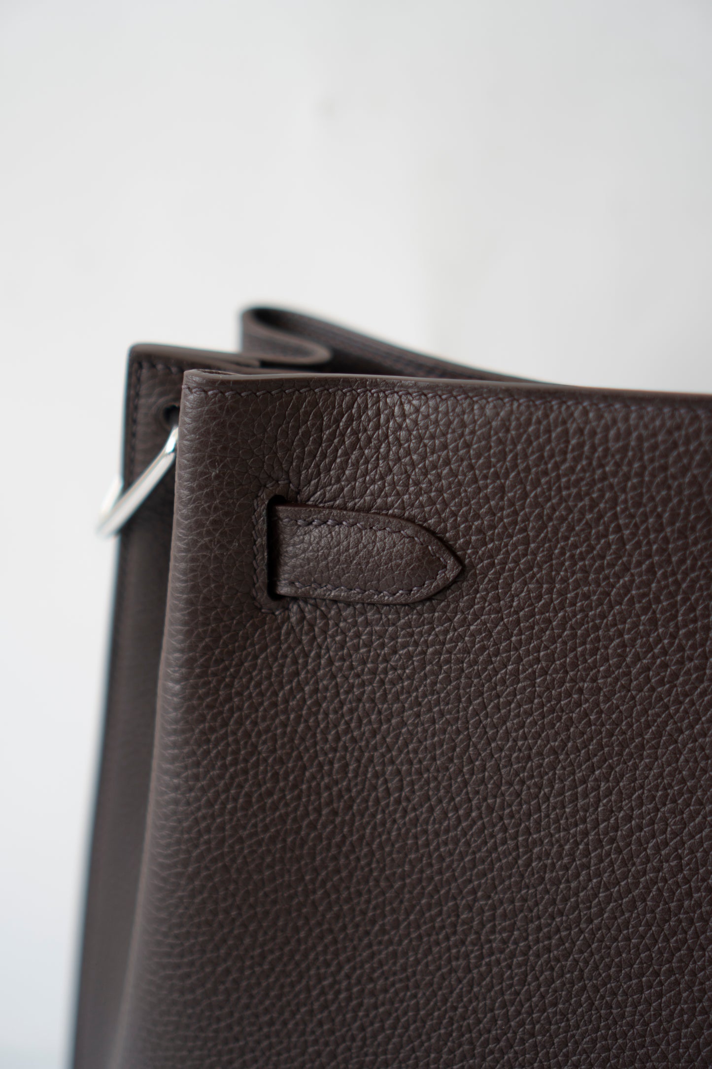 So Kelly 22 in Ebene Clemence Leather with Palladium Hardware