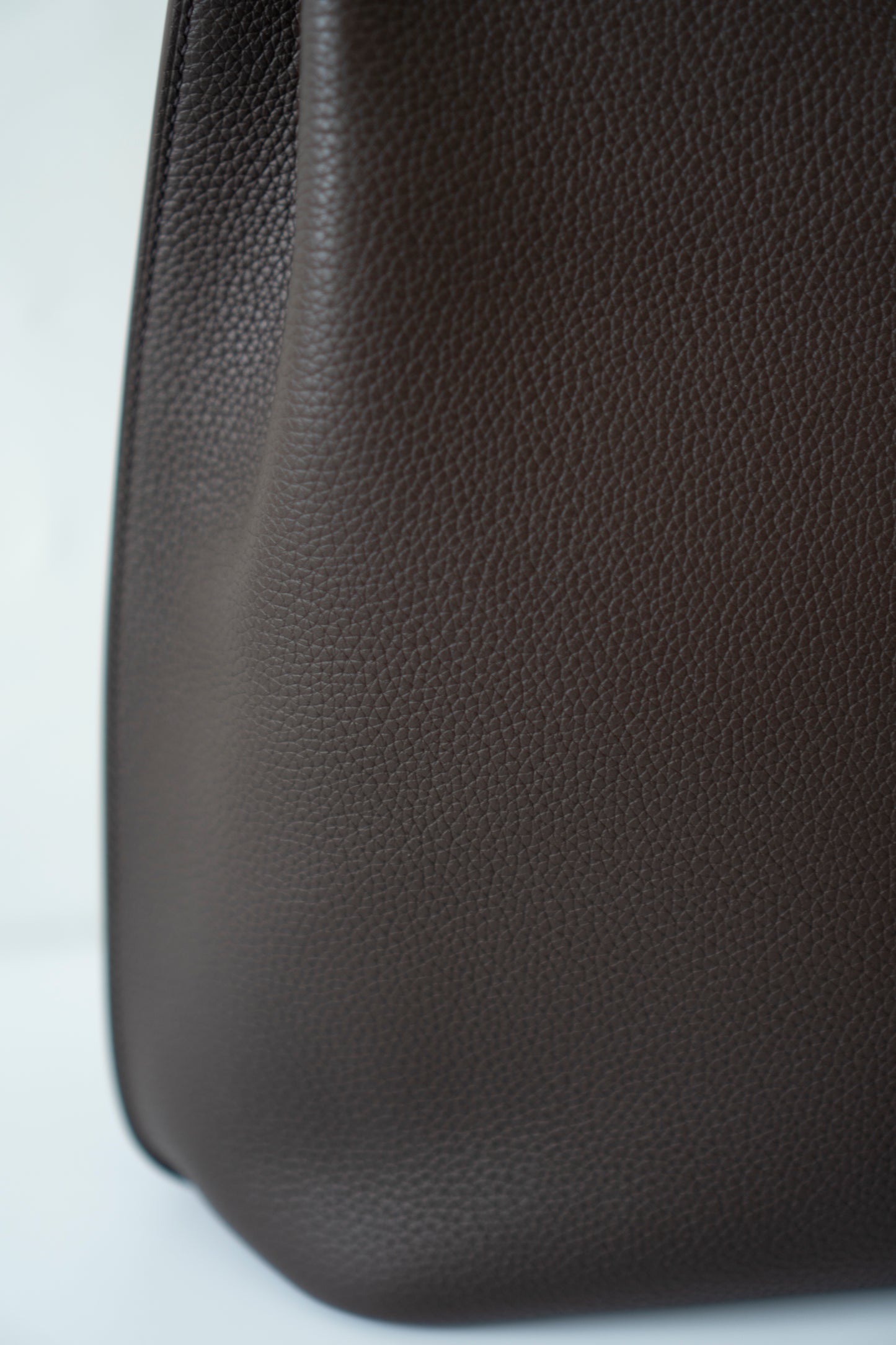 So Kelly 22 in Ebene Clemence Leather with Palladium Hardware