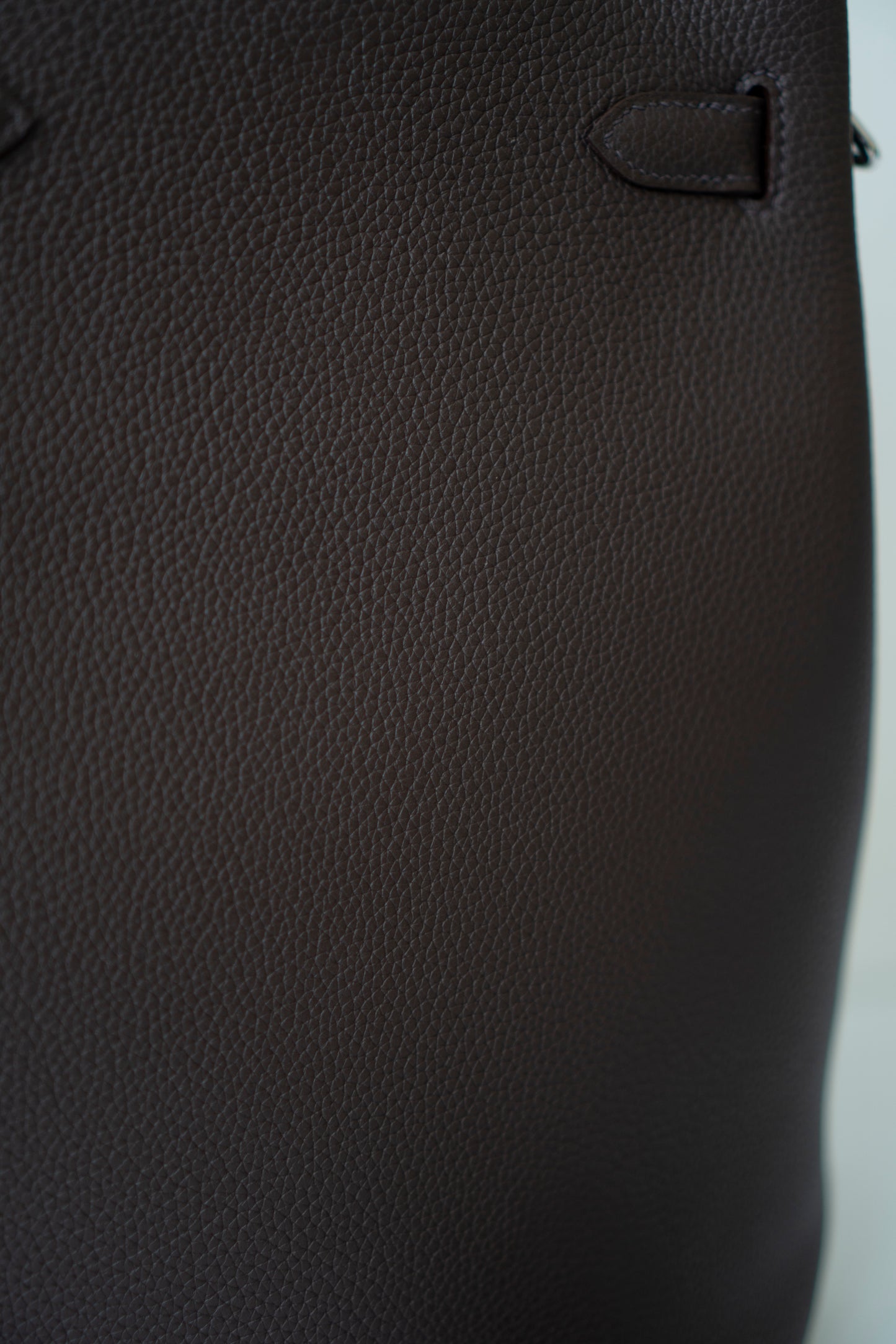 So Kelly 22 in Ebene Clemence Leather with Palladium Hardware