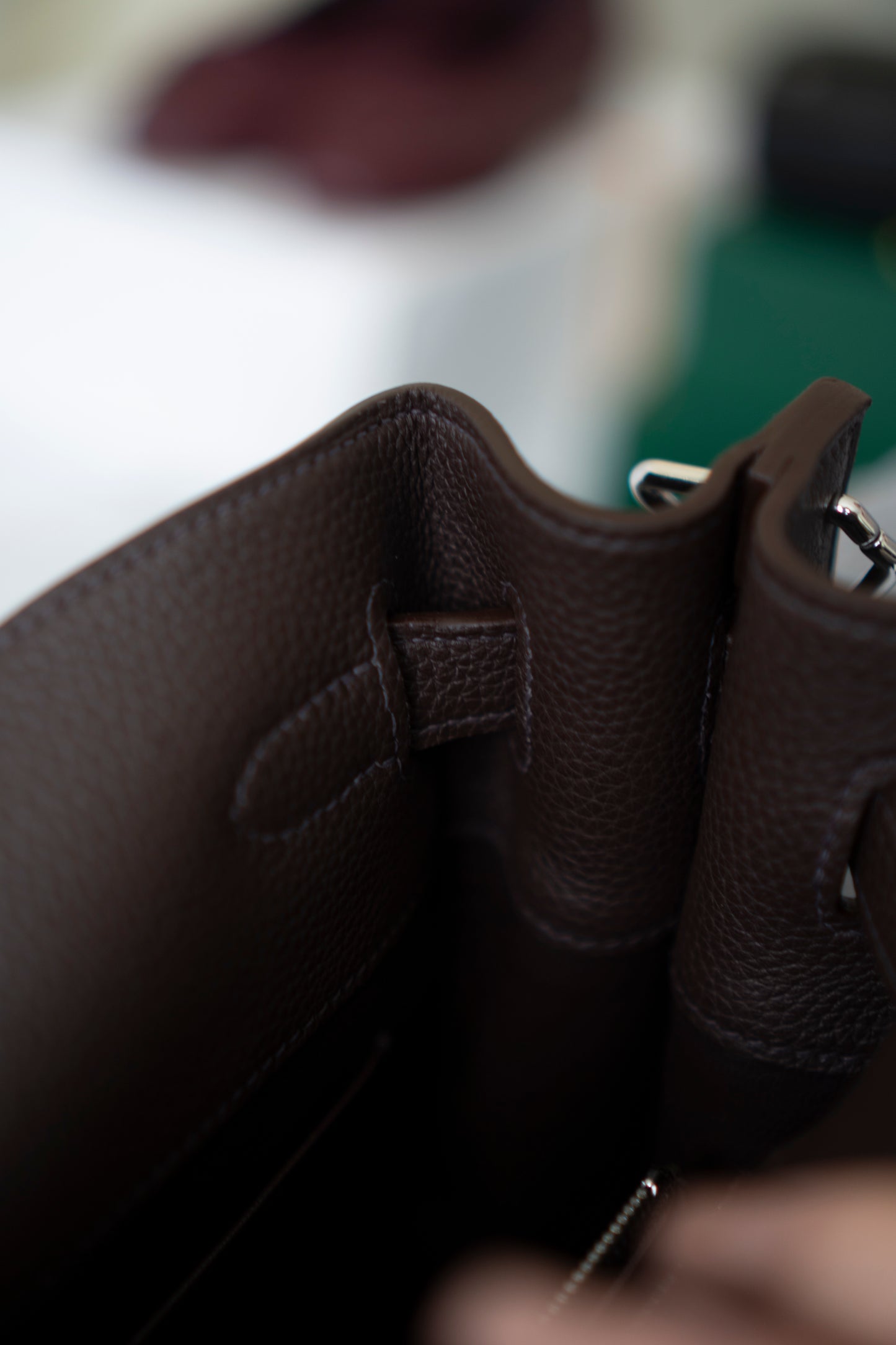 So Kelly 22 in Ebene Clemence Leather with Palladium Hardware