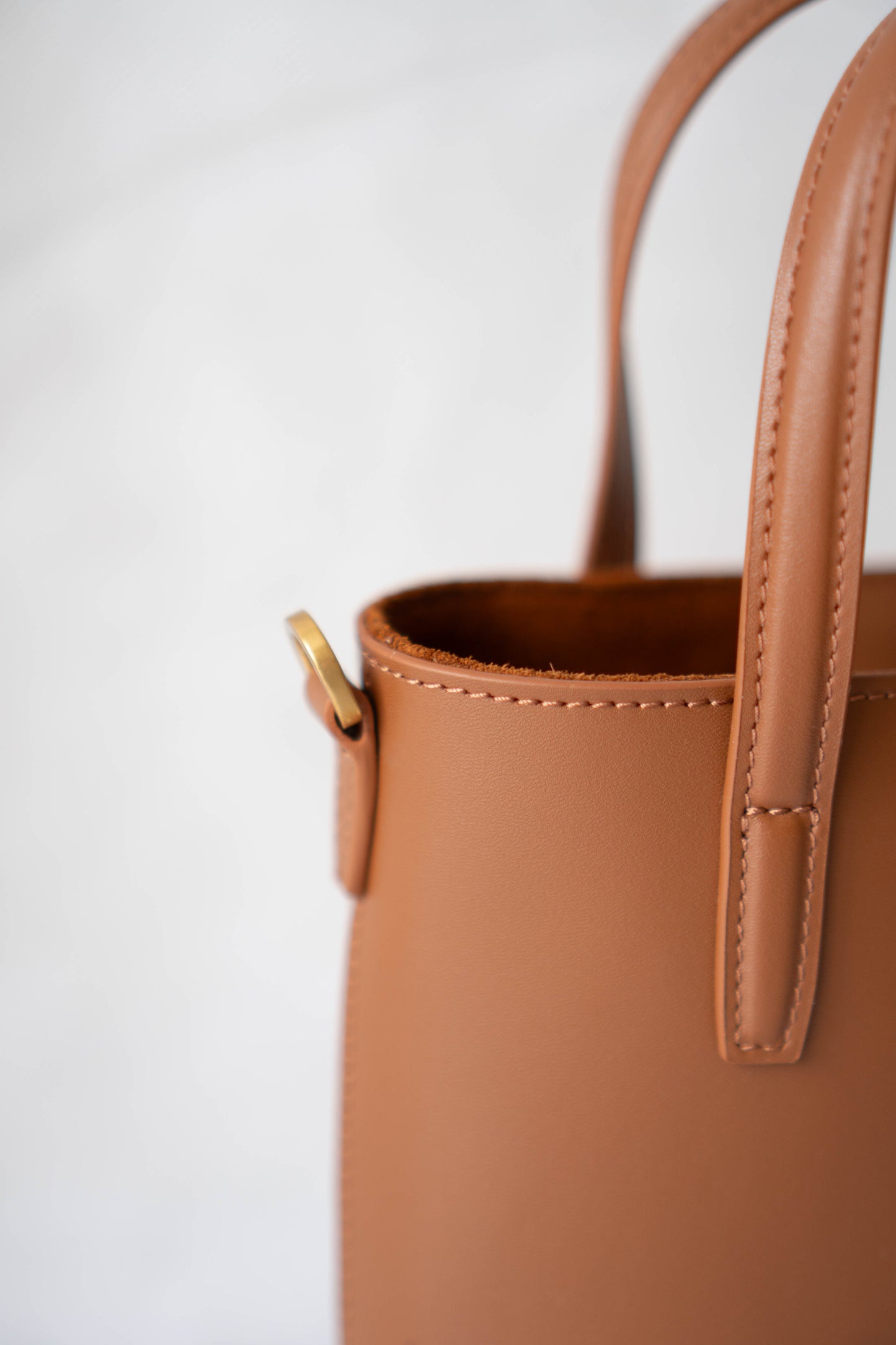 Toy Shopping Tote Bag – Tan Smooth Leather with Gold Hardware