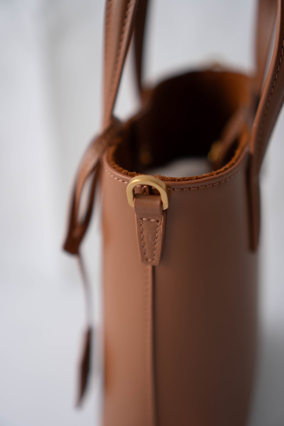 Toy Shopping Tote Bag – Tan Smooth Leather with Gold Hardware