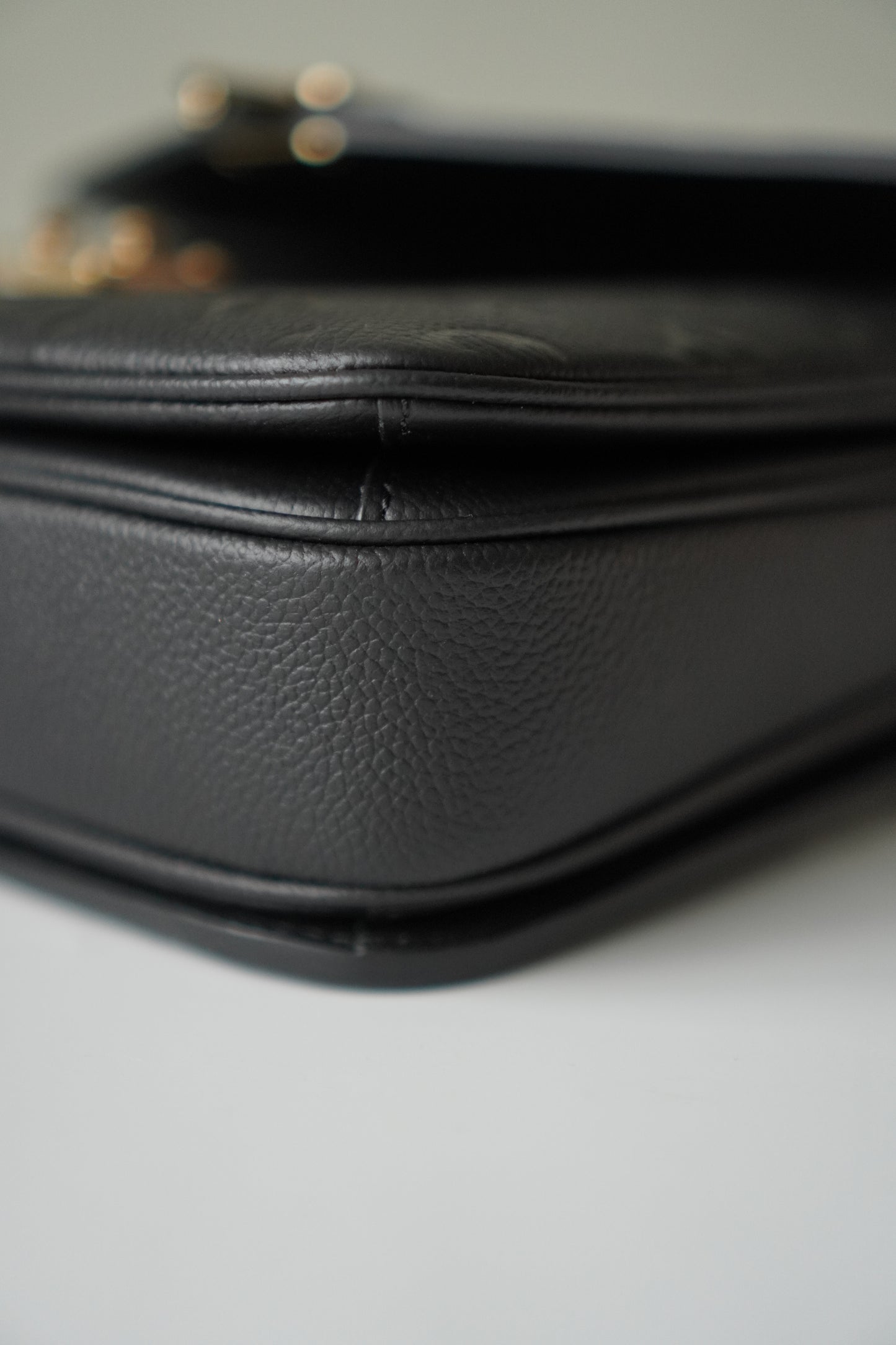 Pochette Metis in Black Empreinte leather
