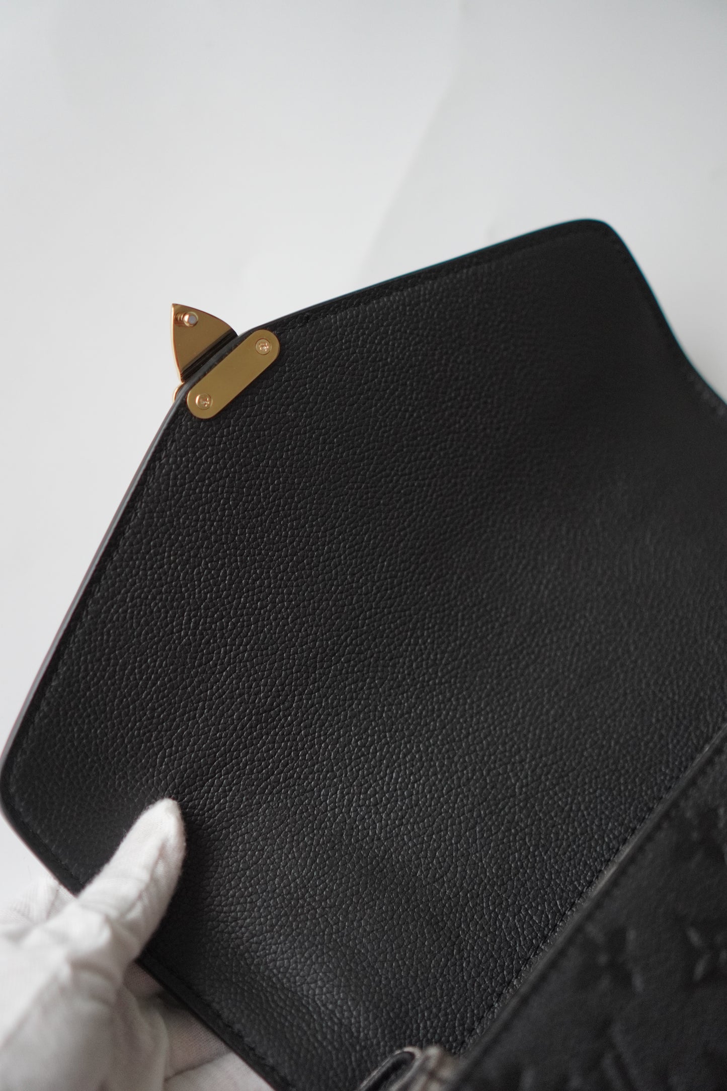 Pochette Metis in Black Empreinte leather