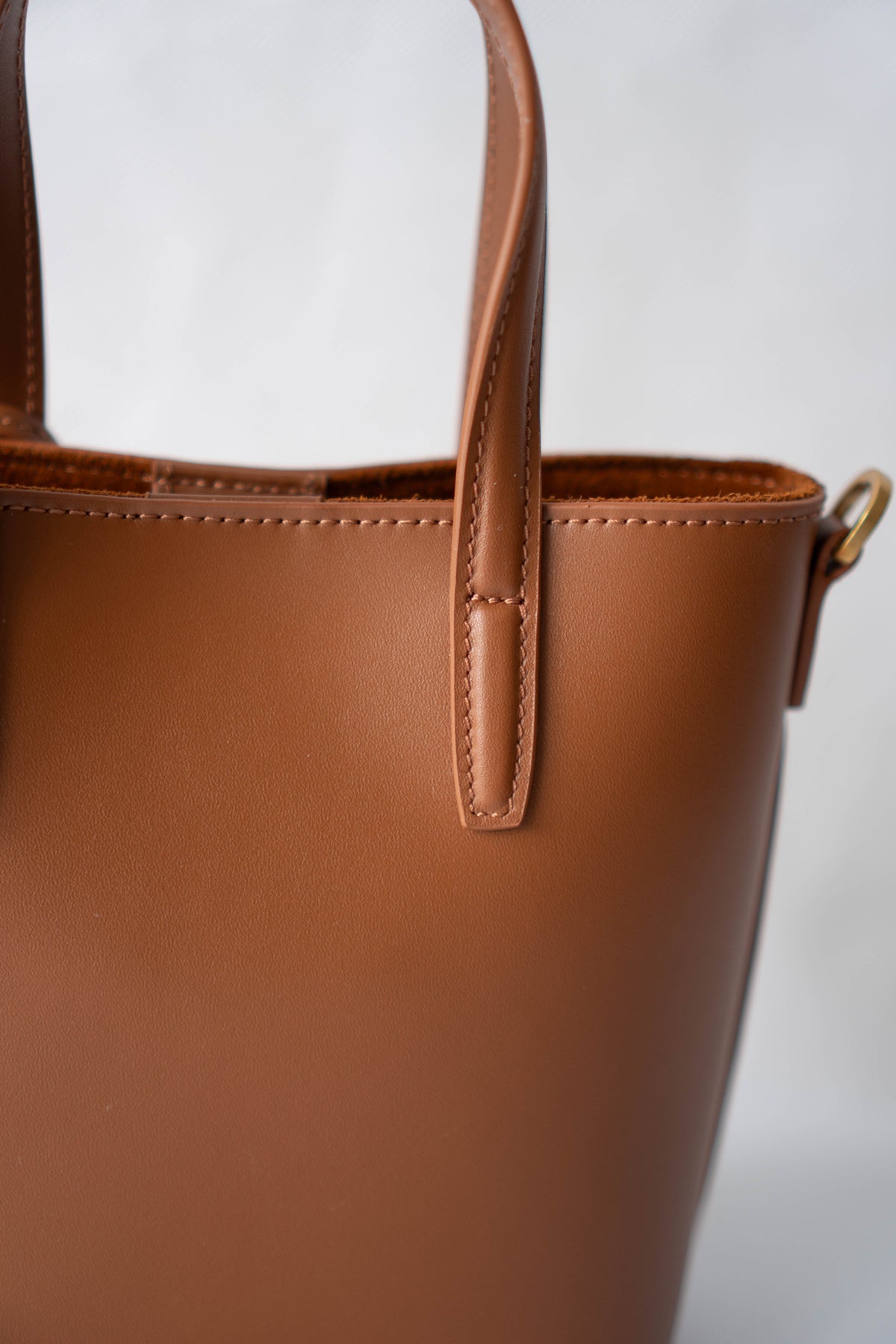 Toy Shopping Tote Bag – Tan Smooth Leather with Gold Hardware
