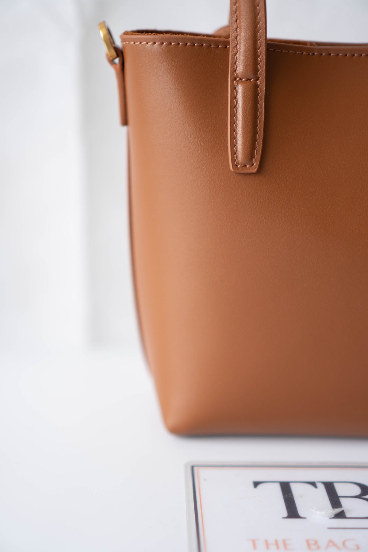 Toy Shopping Tote Bag – Tan Smooth Leather with Gold Hardware