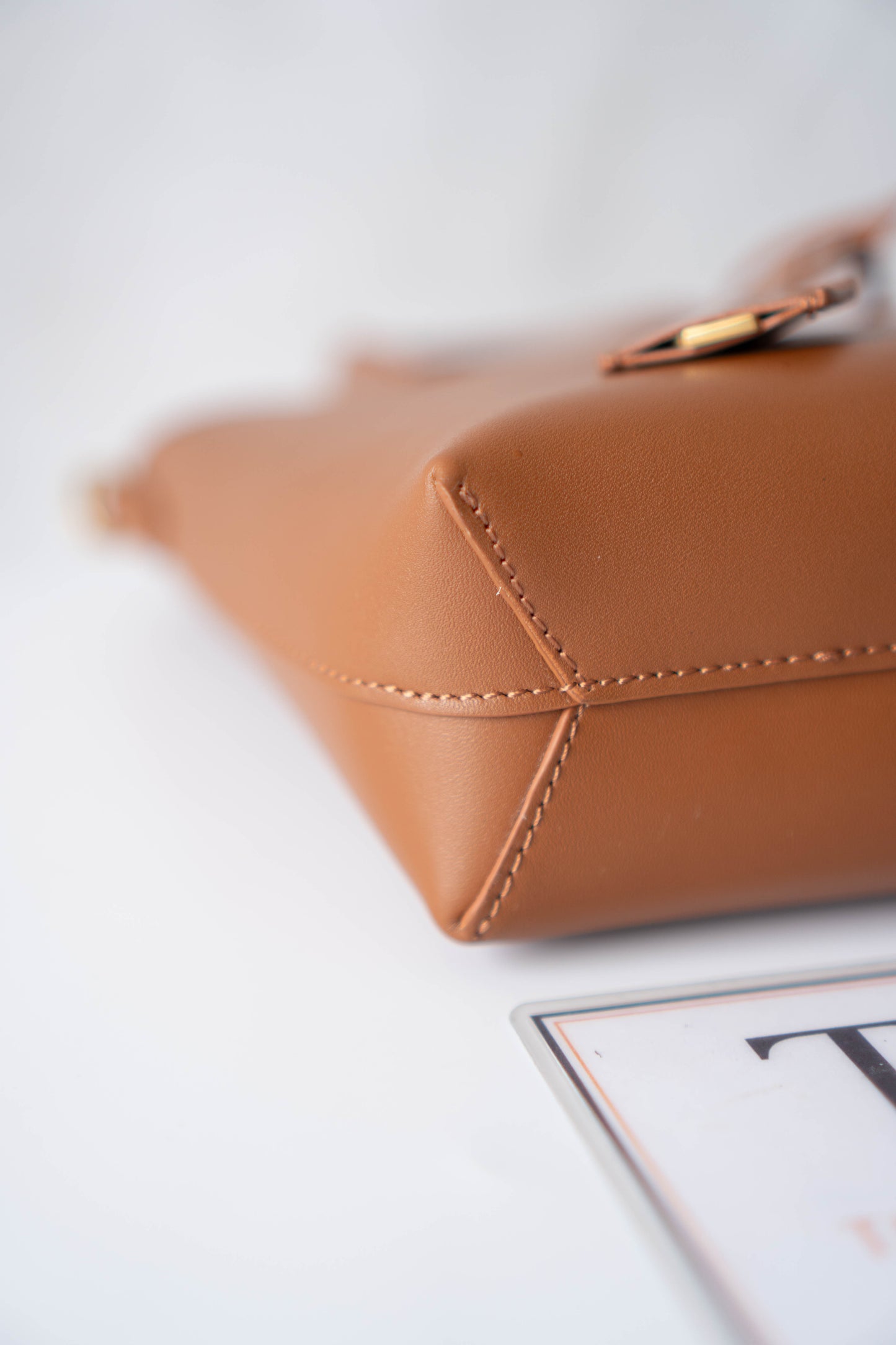 Toy Shopping Tote Bag – Tan Smooth Leather with Gold Hardware