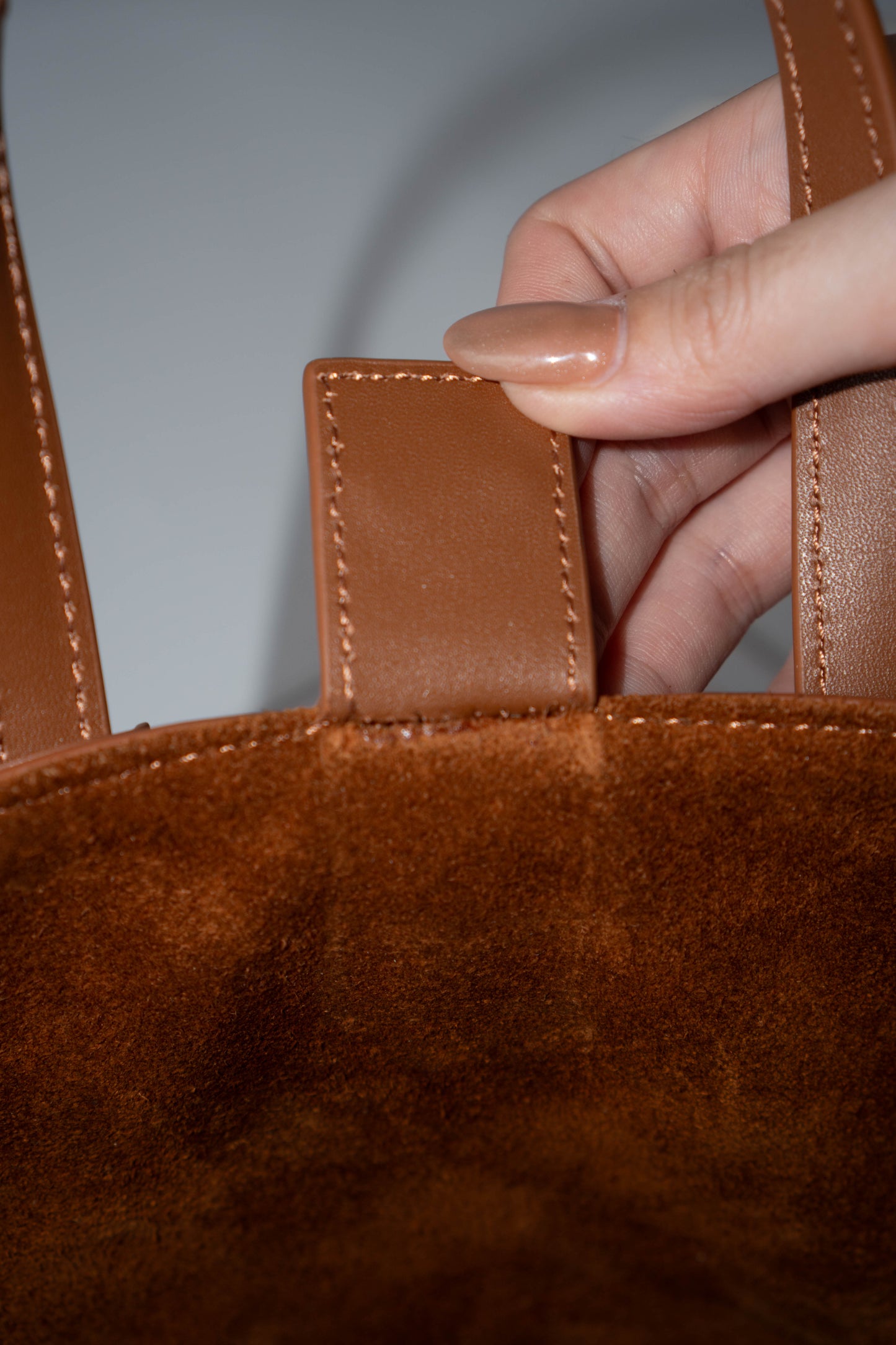 Toy Shopping Tote Bag – Tan Smooth Leather with Gold Hardware