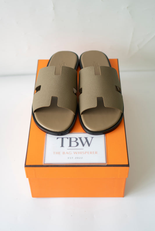 Izmir Sandals in Etoupe Epsom Leather
