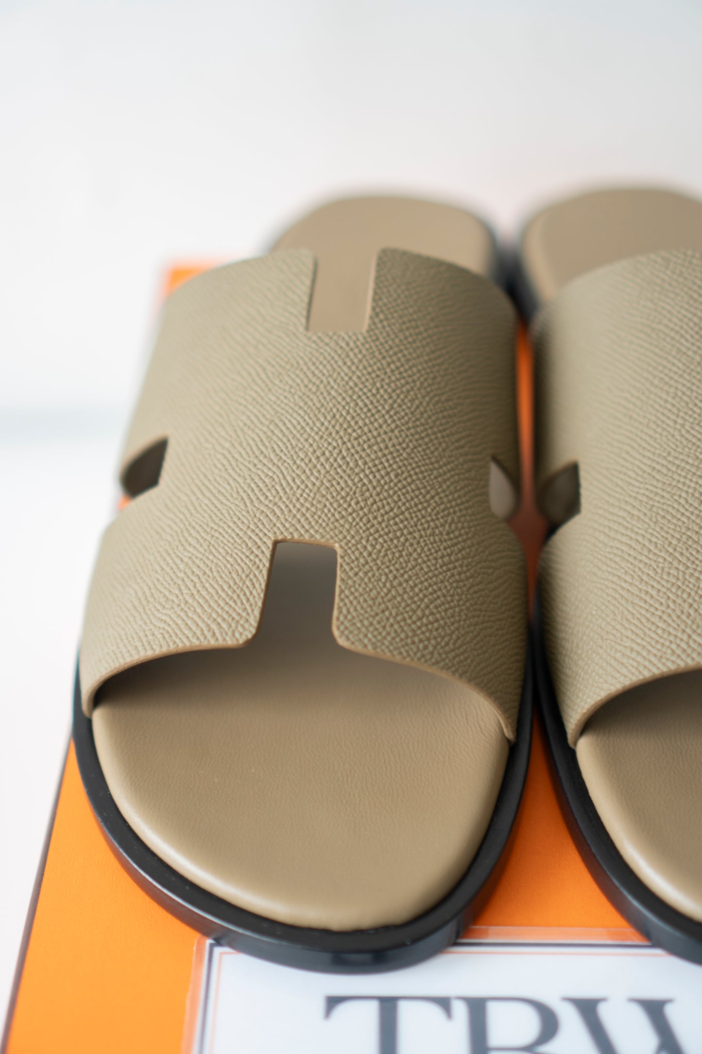 Izmir Sandals in Etoupe Epsom Leather