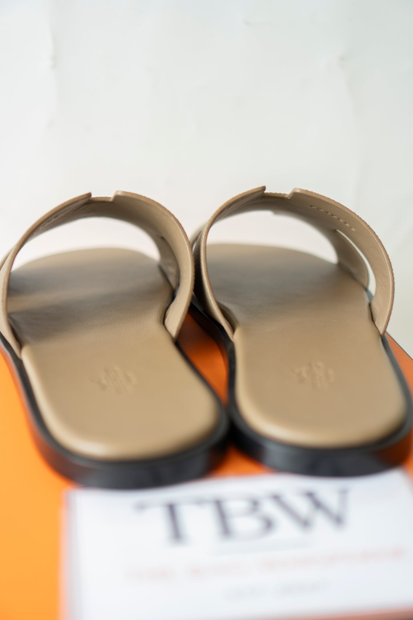 Izmir Sandals in Etoupe Epsom Leather