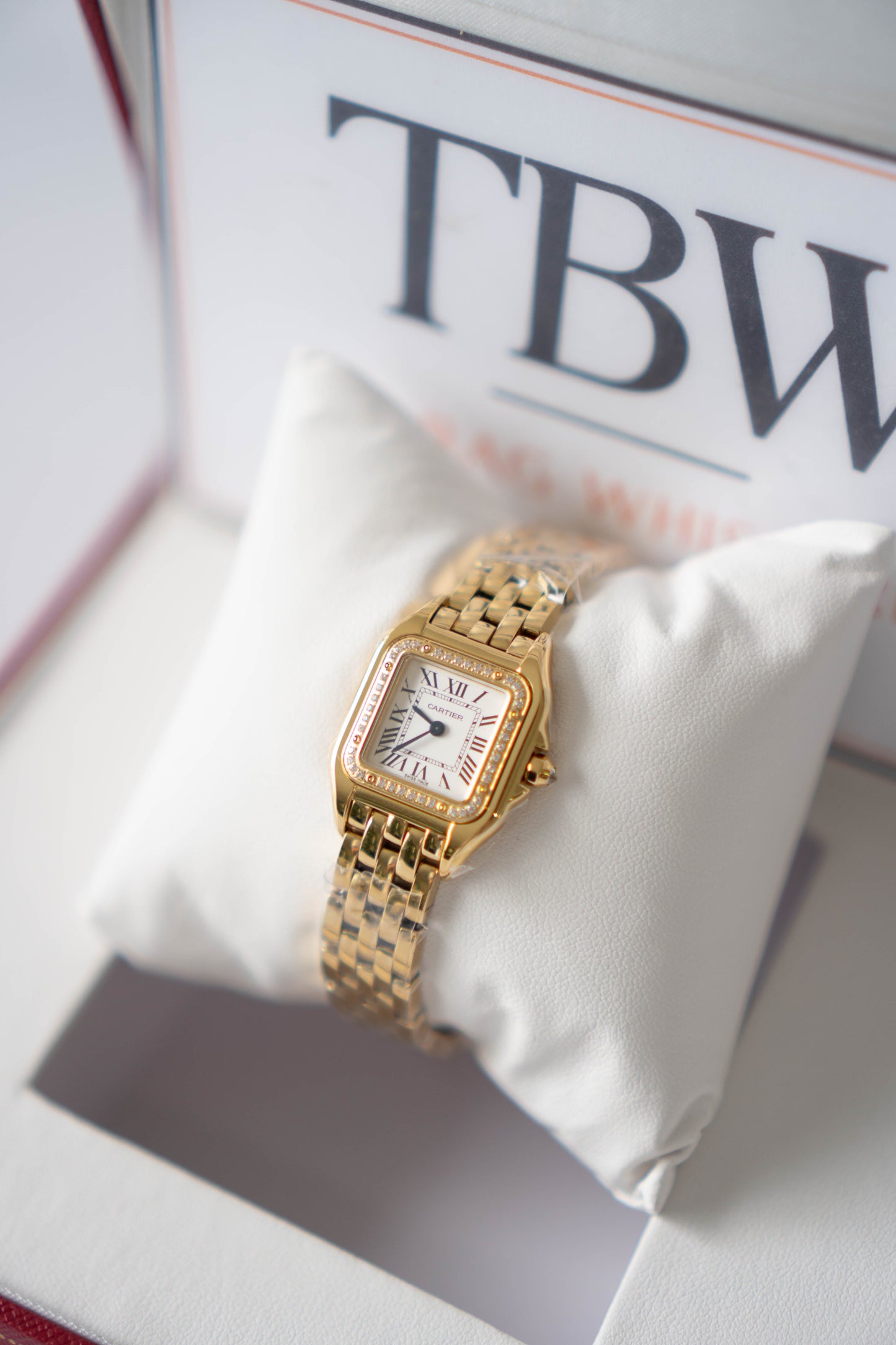 Panthère de Cart Watch – Small Model Yellow Gold with Gem Bezel