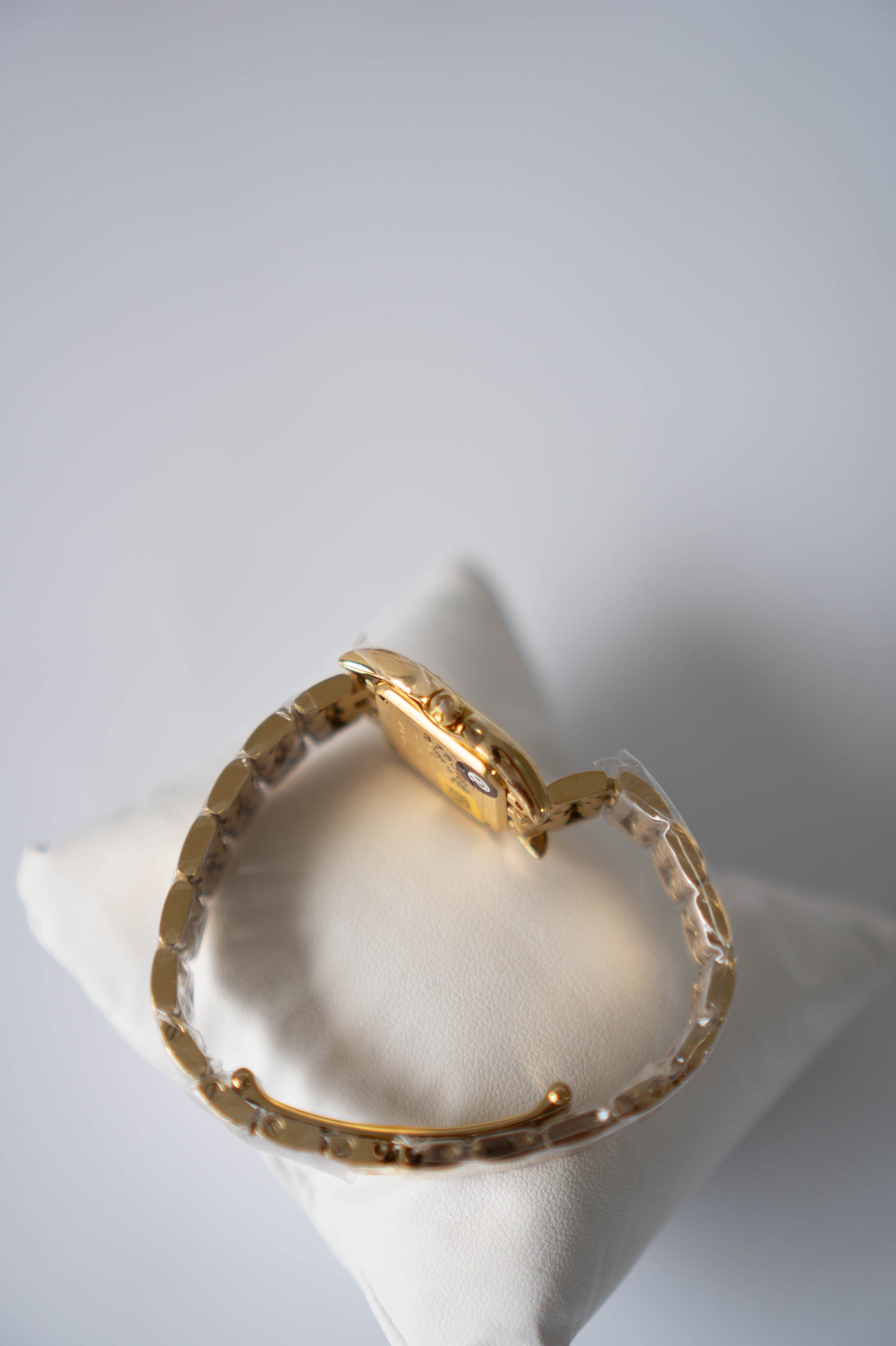 Panthère de Cart Watch – Small Model Yellow Gold with Gem Bezel