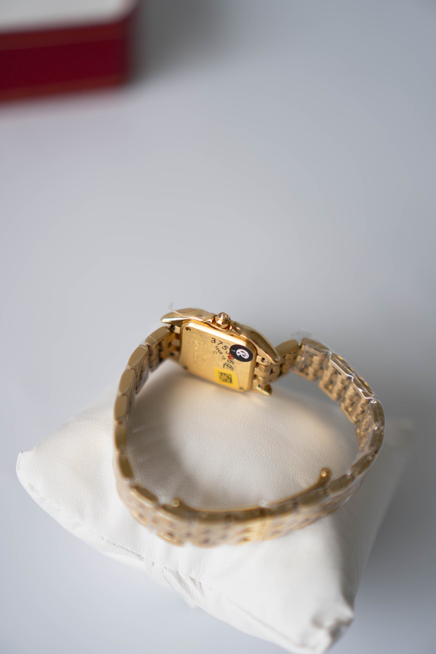 Panthère de Cart Watch – Small Model Yellow Gold with Gem Bezel