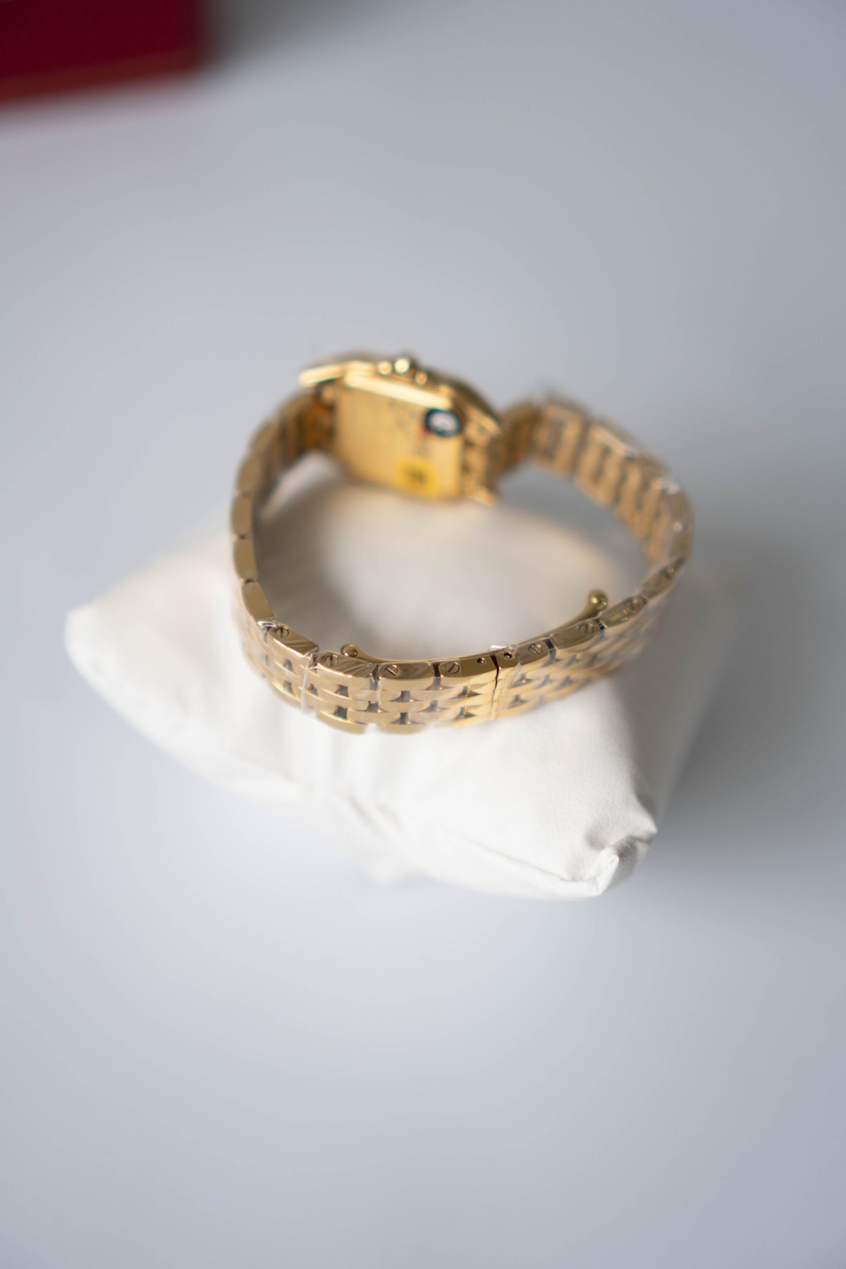 Panthère de Cart Watch – Small Model Yellow Gold with Gem Bezel