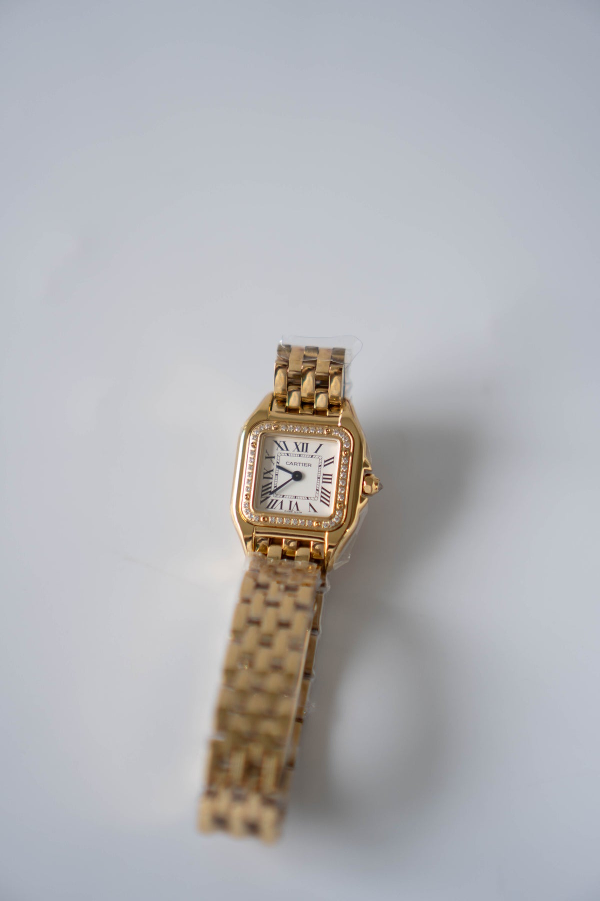 Panthère de Cart Watch – Small Model Yellow Gold with Gem Bezel