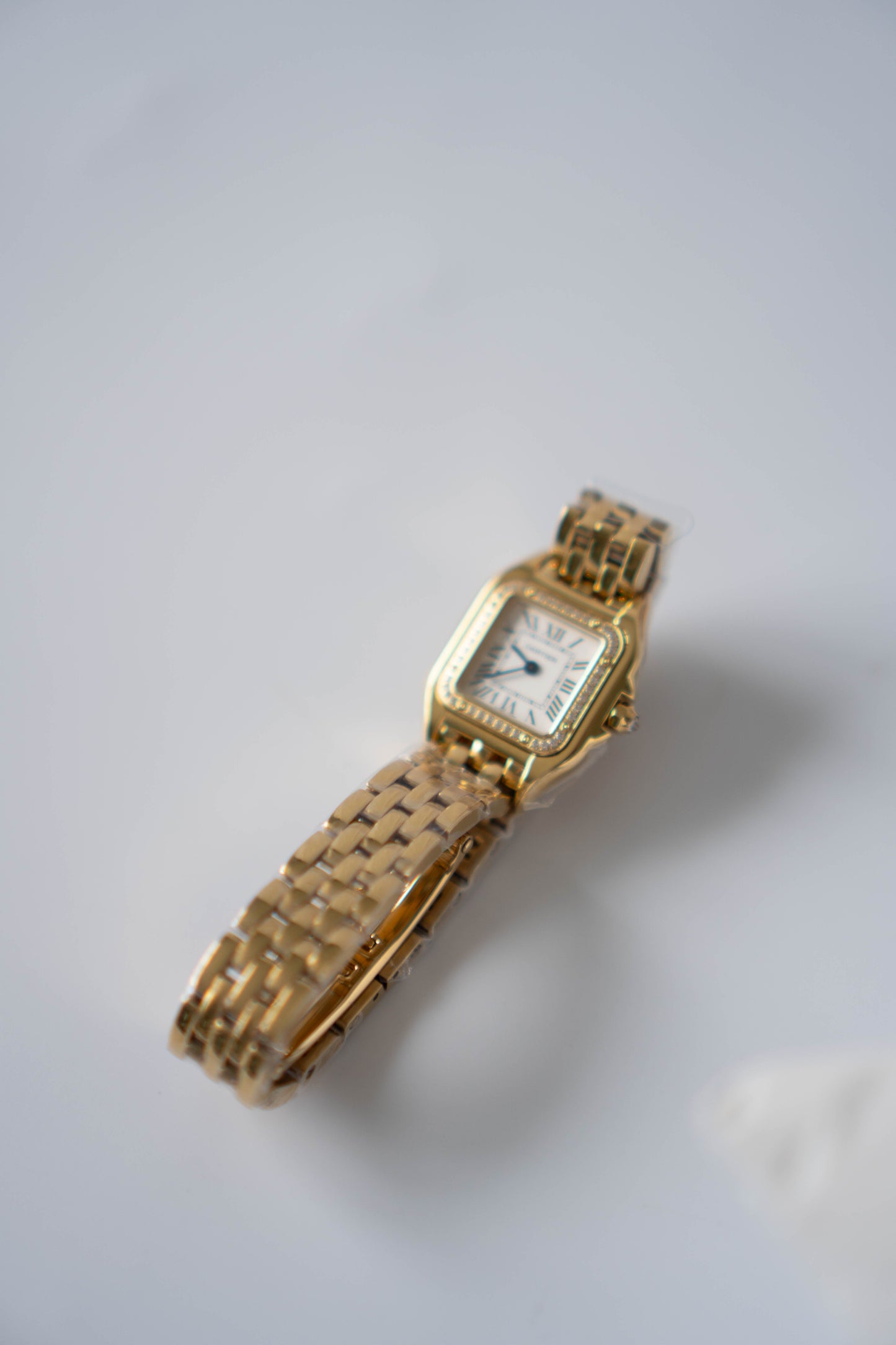 Panthère de Cart Watch – Small Model Yellow Gold with Gem Bezel