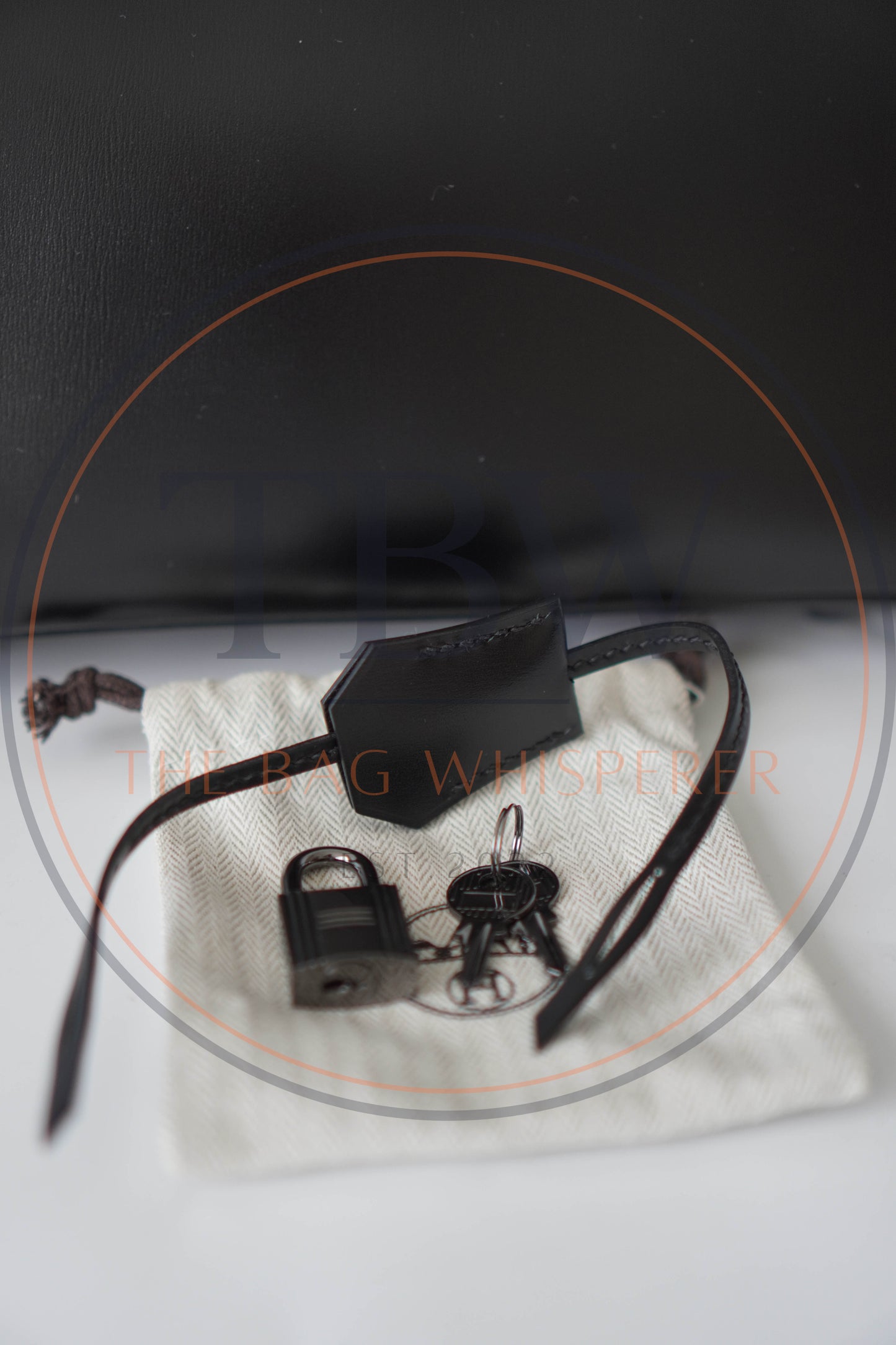 BK 25 So Black Box Leather